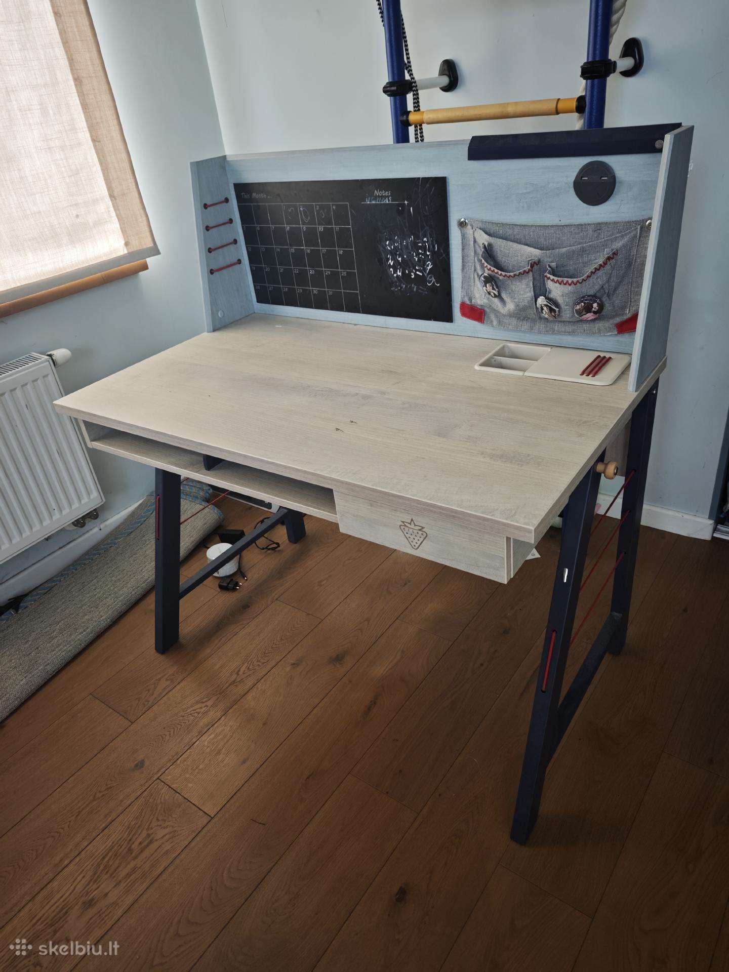 Trio mokyklinis rašomasis stalas