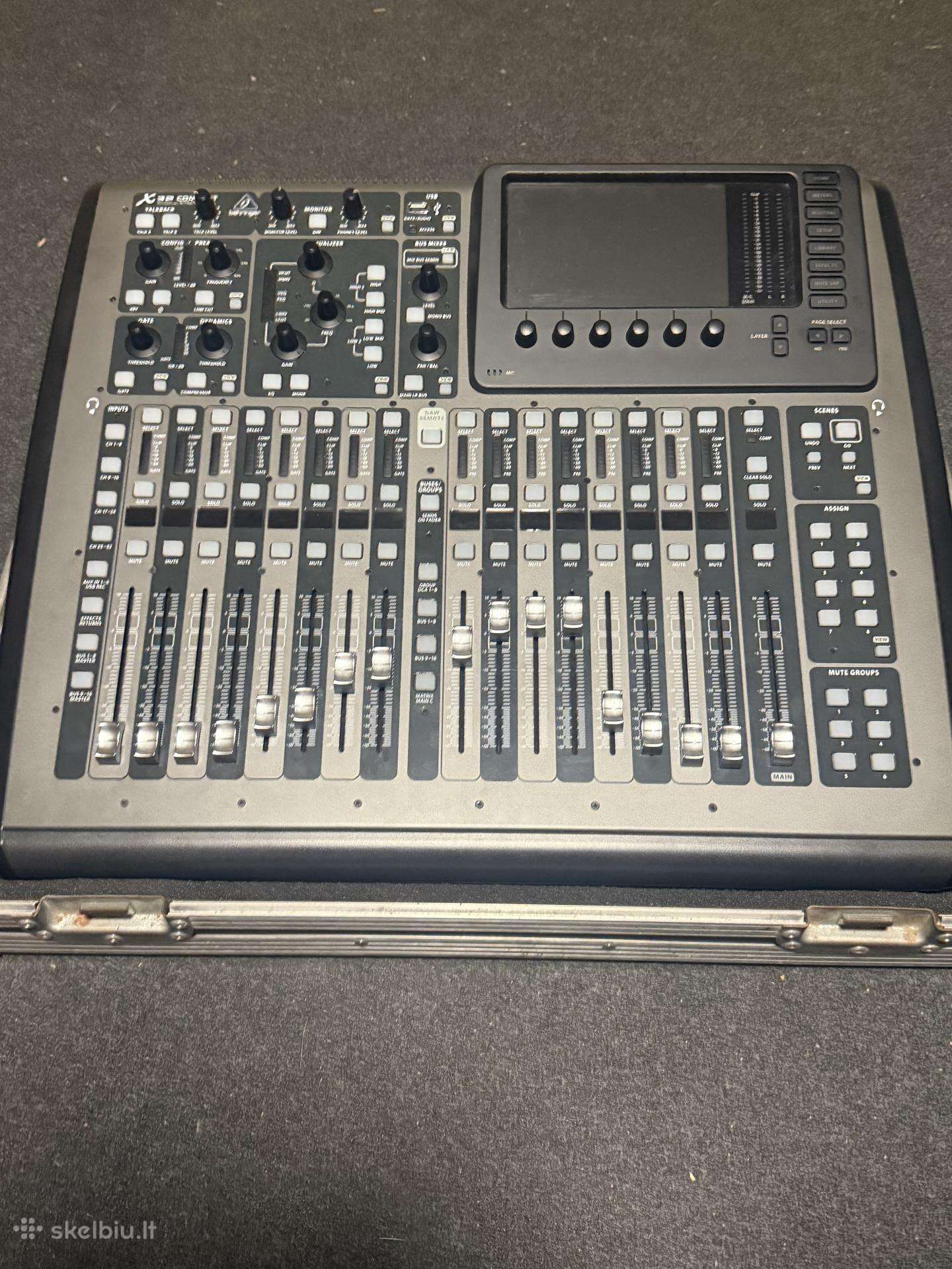 Parduodu Behringer x32 compact su case