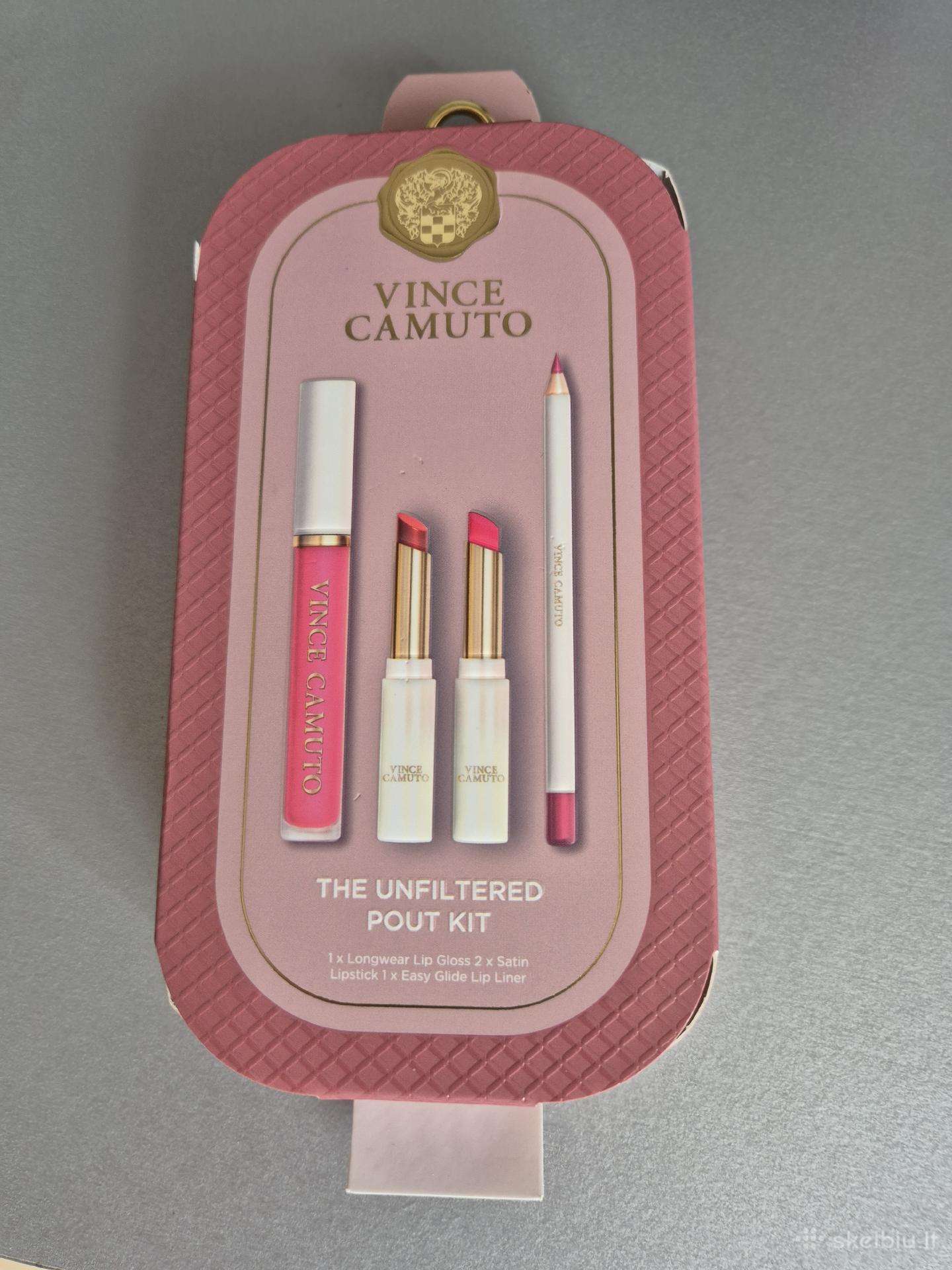 Vince Camuto lūpų makiažo rinkinys