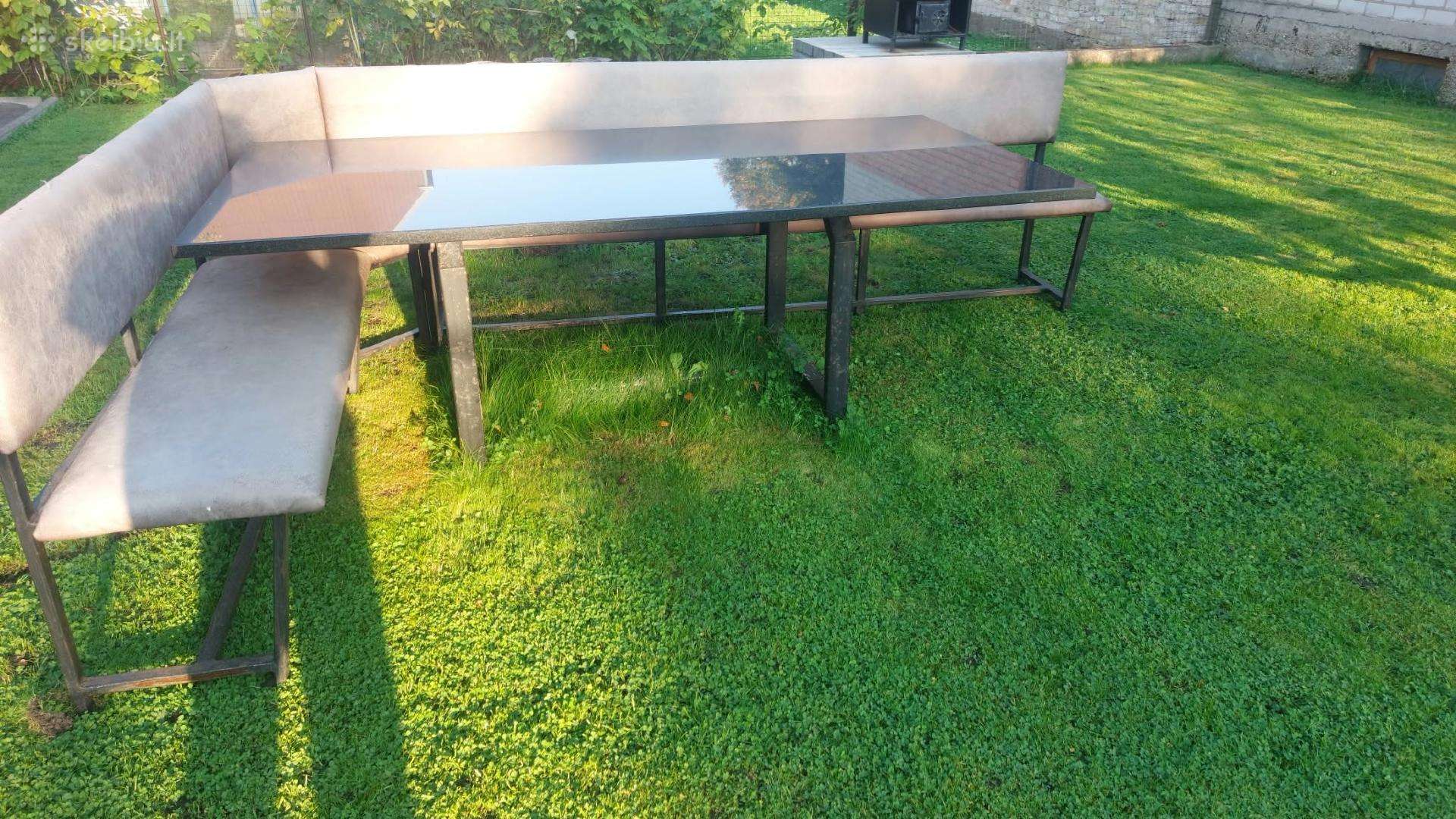 Granitinis pavėsinės stalas