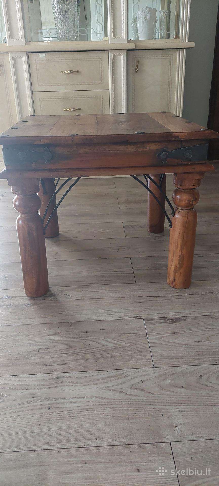 Kavos staliukas medis