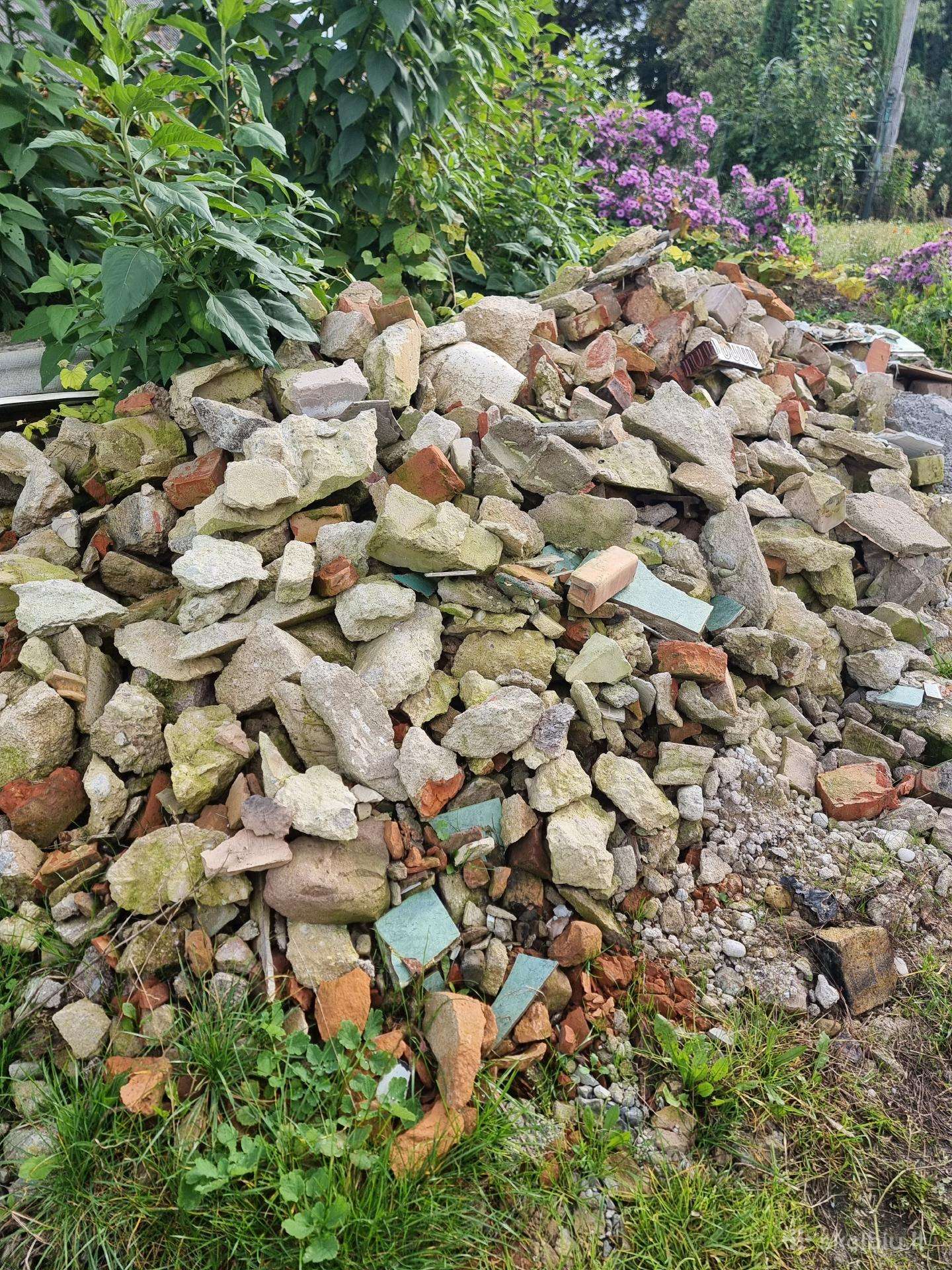 Dovanoju gruzą plytas statybinį laužą Veliuona
