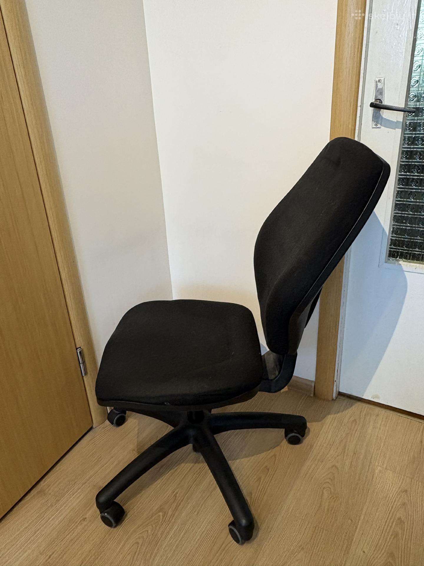 Parduodama reguliuojama kėdė