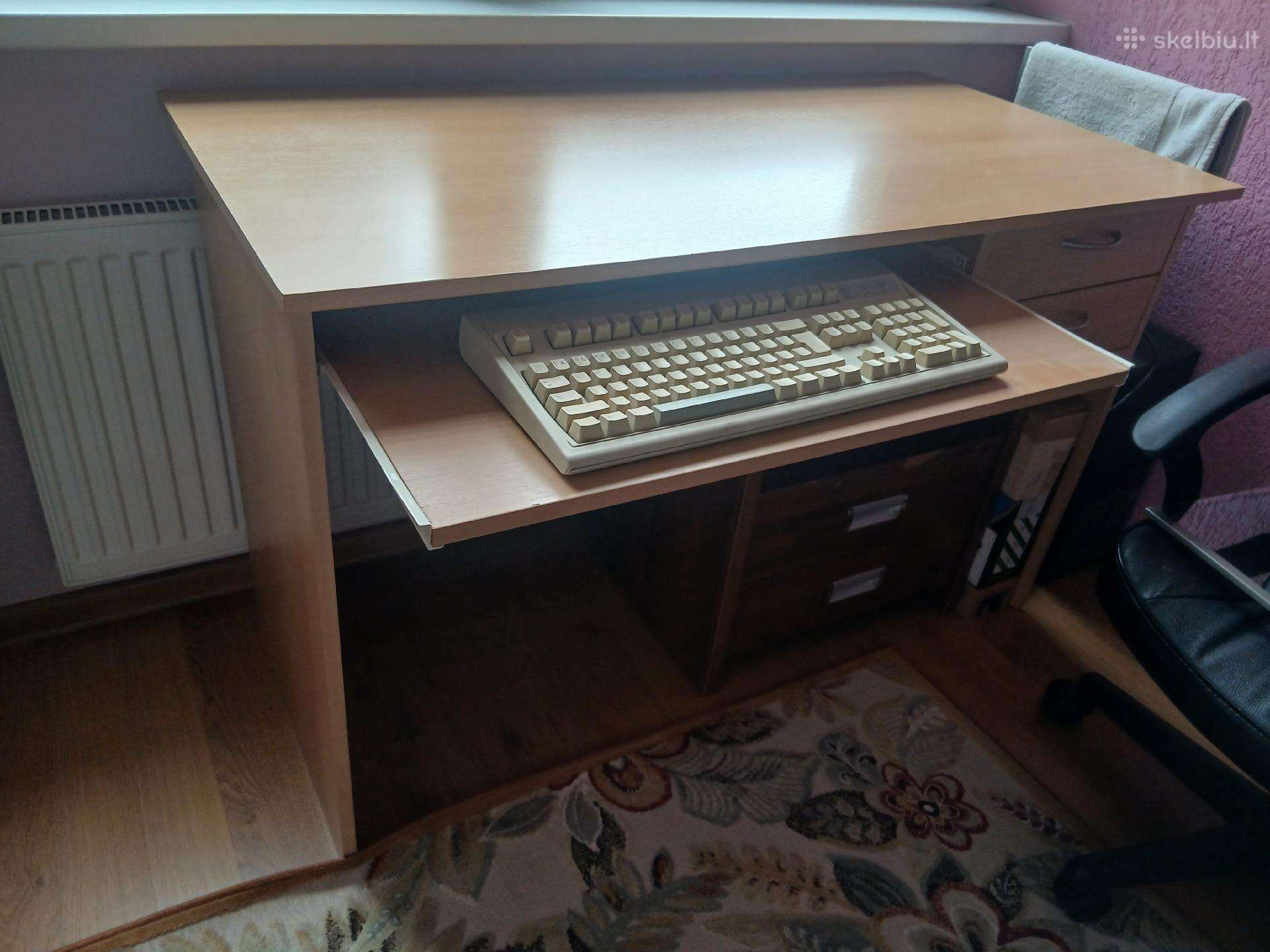 Rašomasis stalas su 2 stalčiais