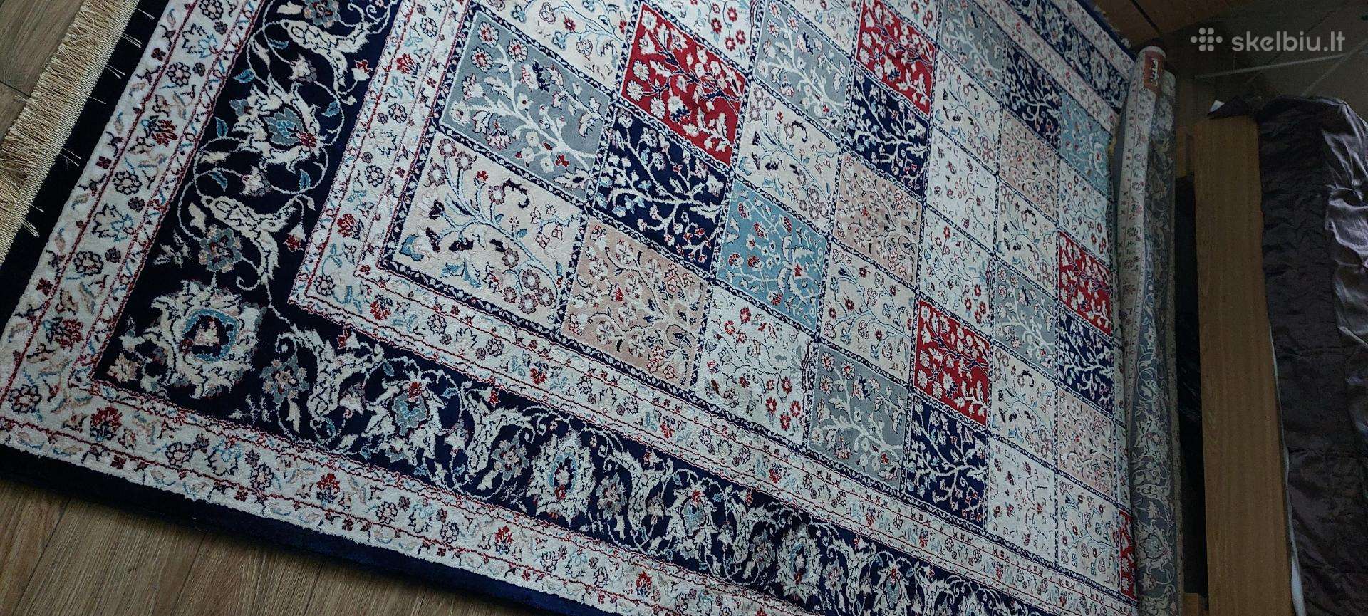 Turkiskas kilimas ,ismatavimai 2.5m-3.5m.