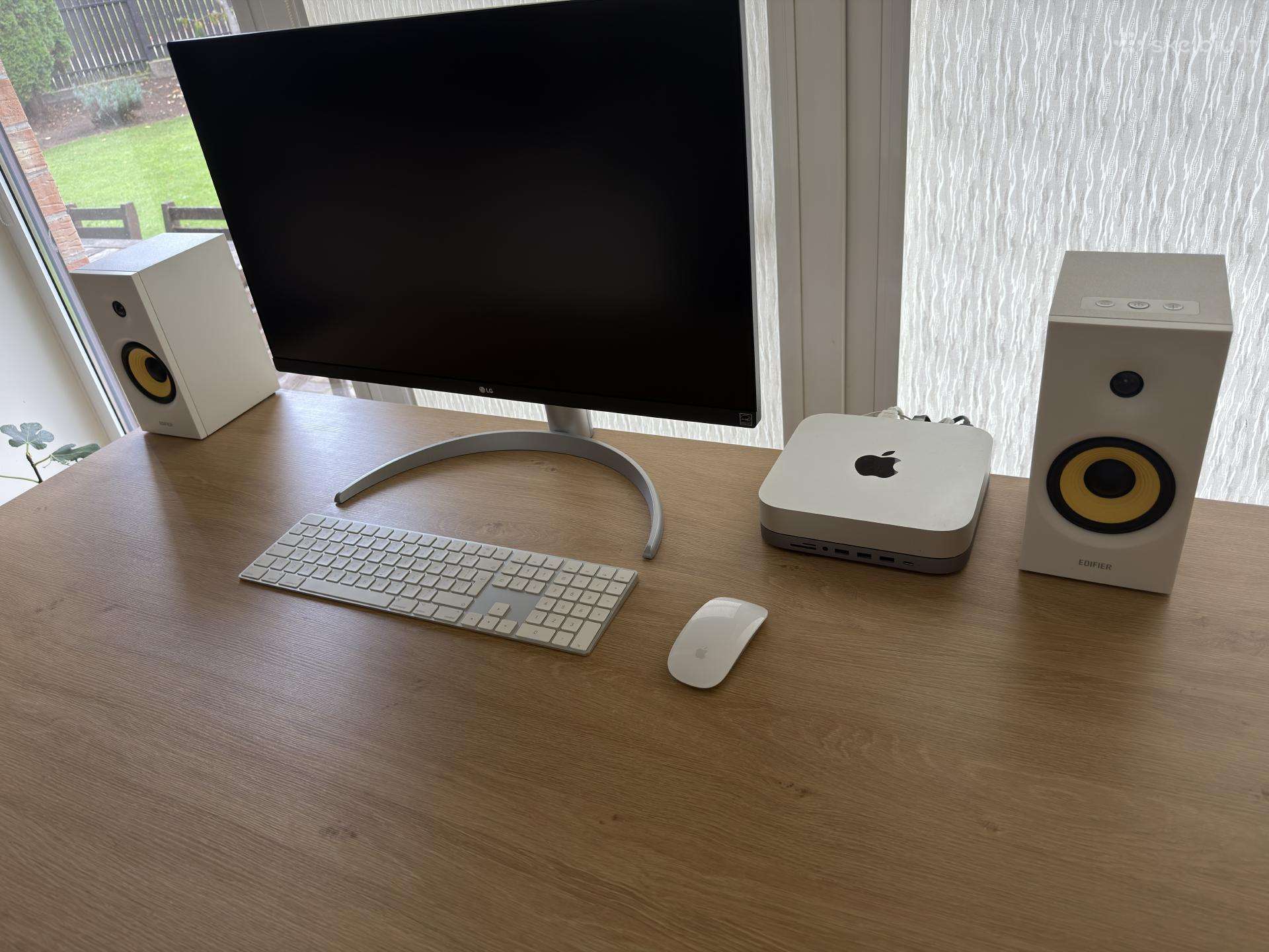 Mac mini M1, LG 4k 27" ir Edifier kolonėlės