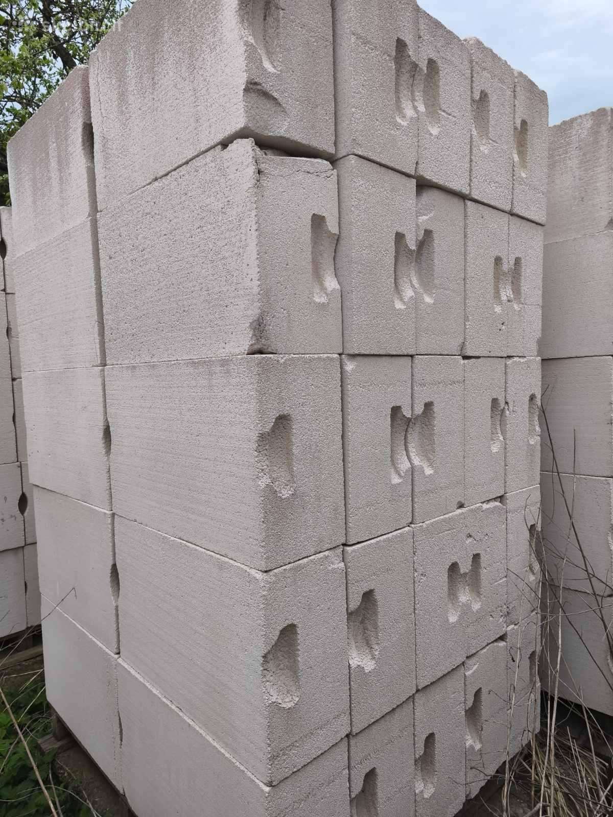Akyto betono blokeliai 60x20x36