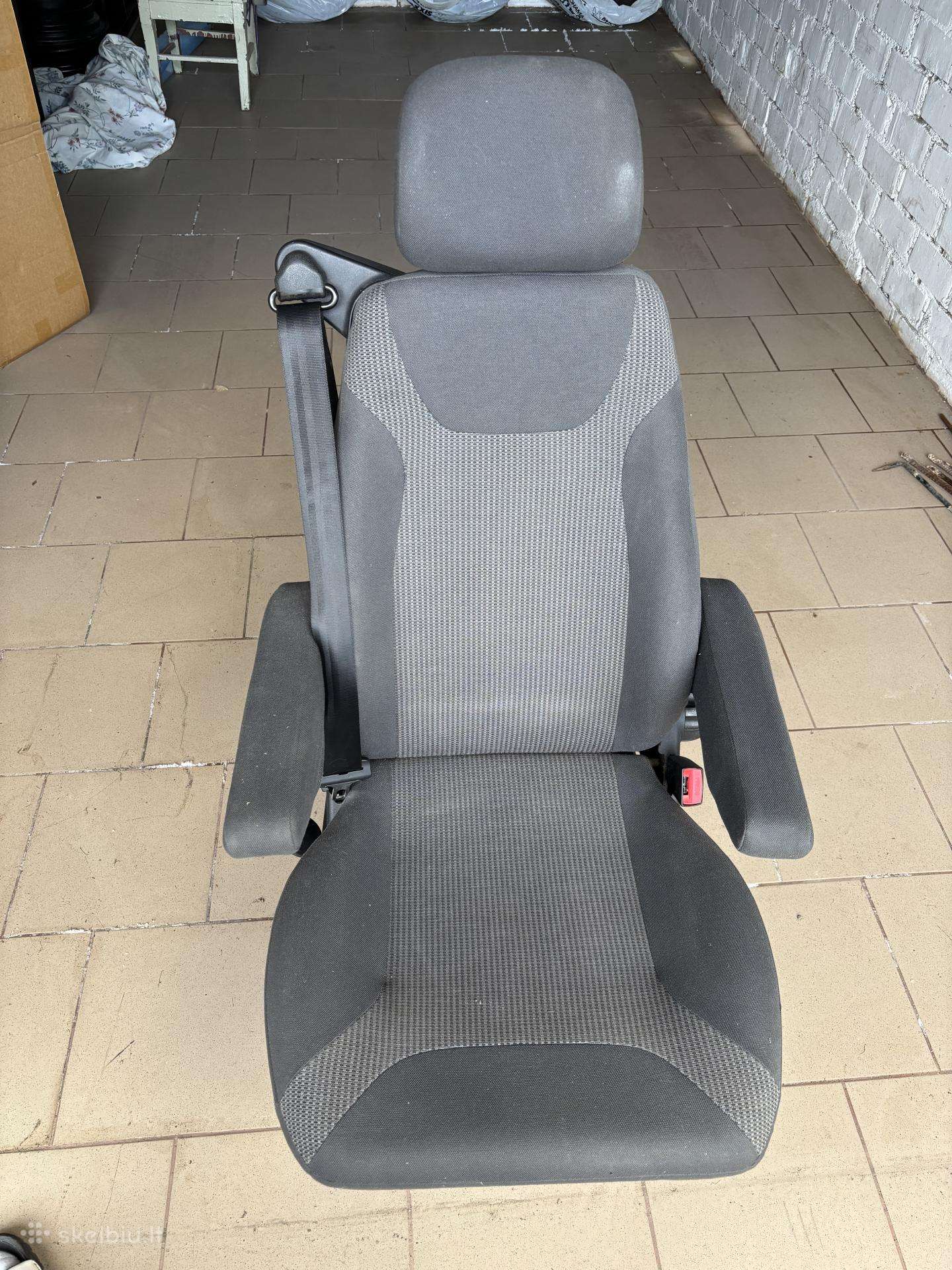 Aguti priekinė sėdynė Opel Vivaro / Renault Trafic