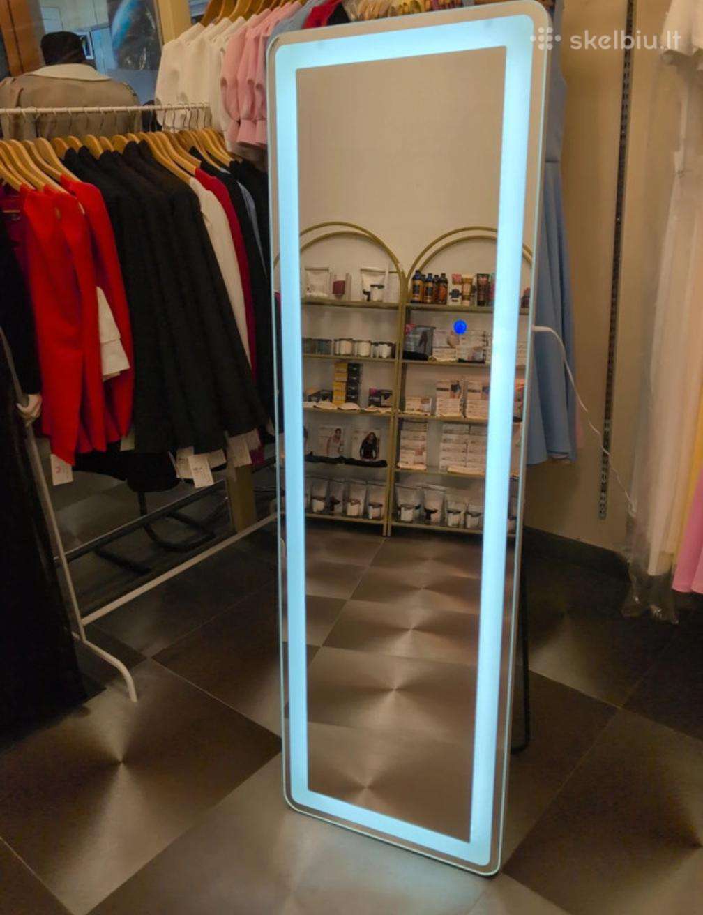 Veidrodis su LED apšvietimu