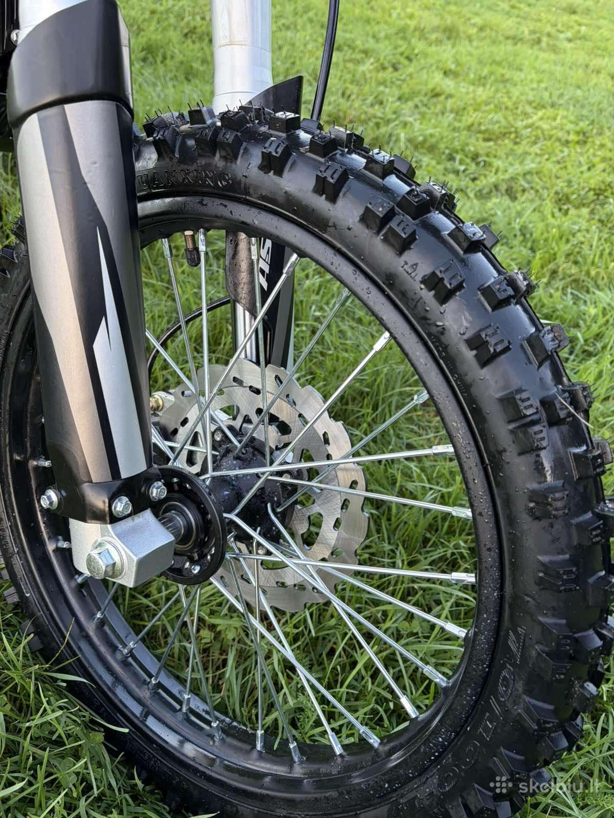 Asix XB-47 128cc, krosiniai