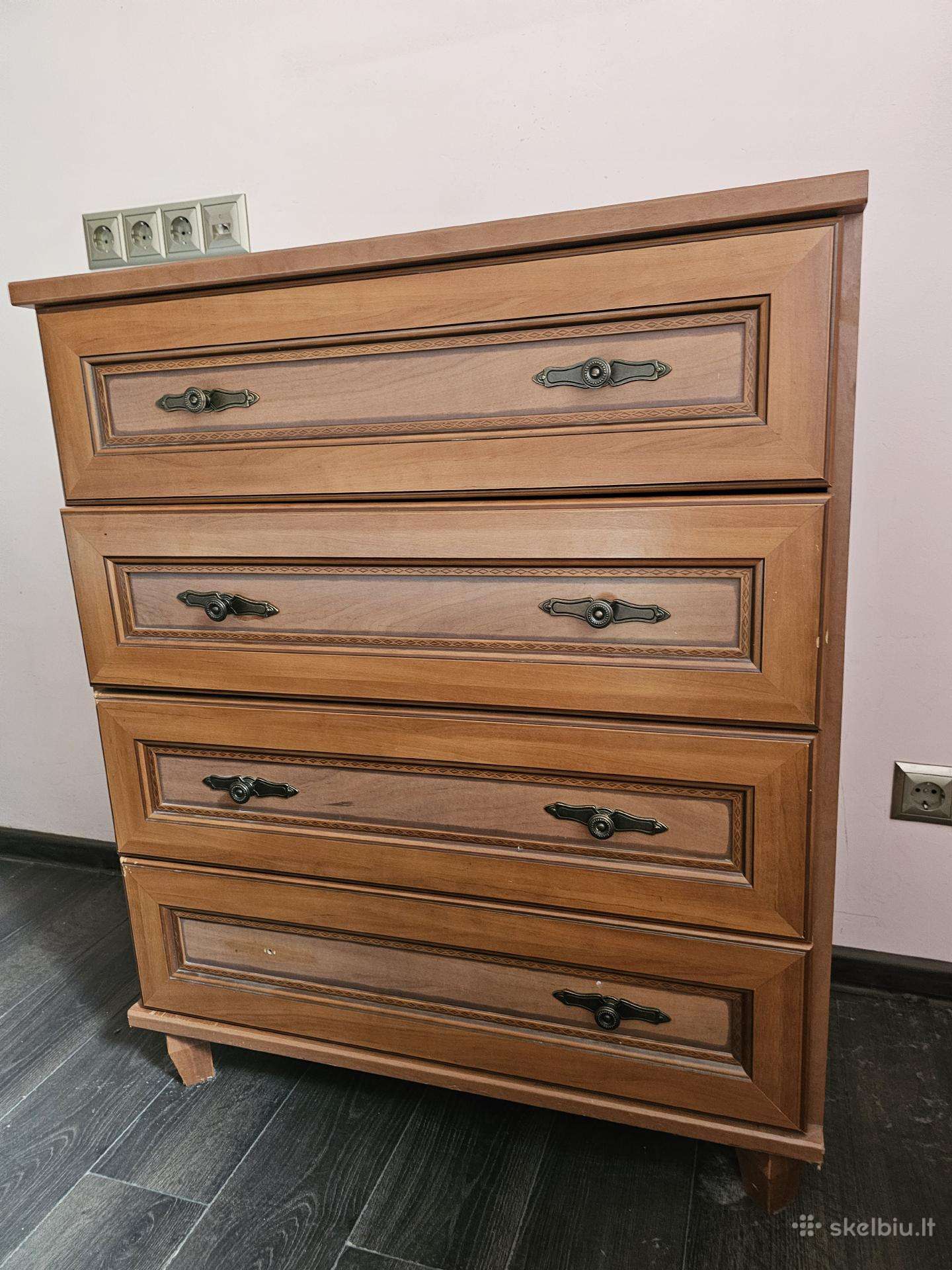Klasikinė komoda su 4 stalčiais. 95х78х45cm