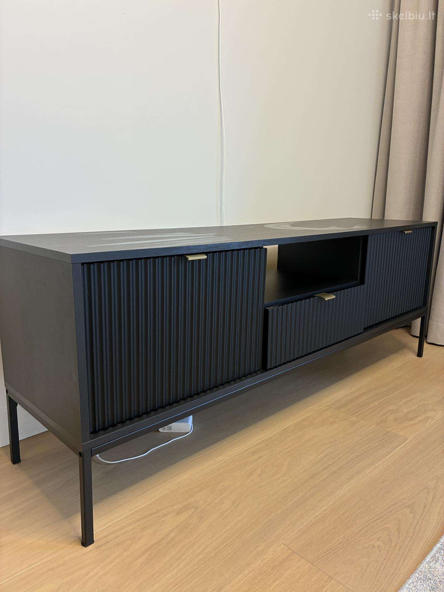 Juoda TV spintelė Nova Rtv154 – 154 cm