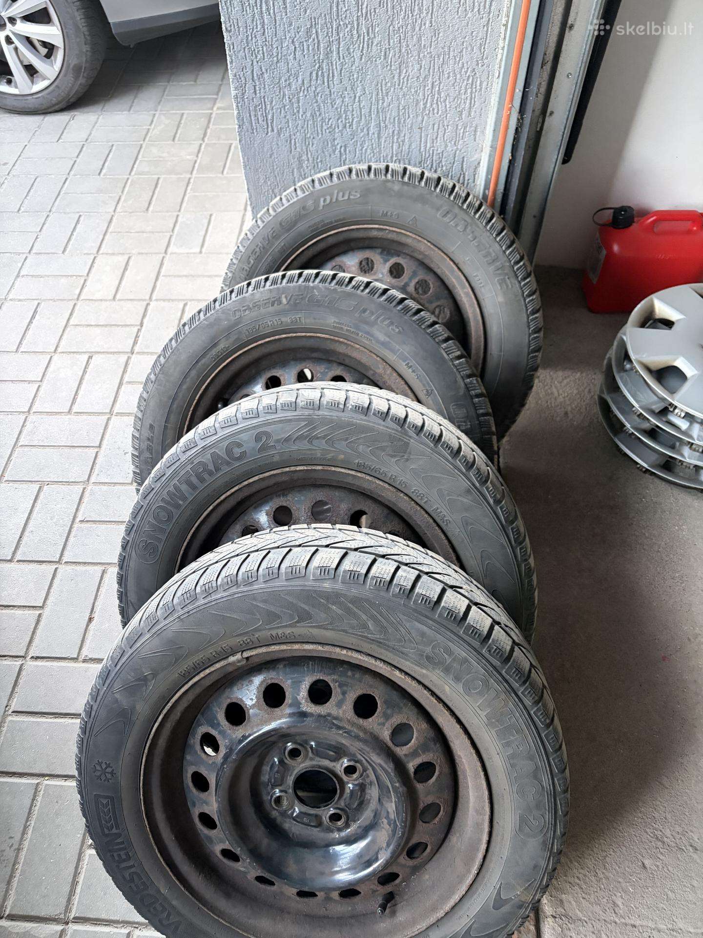 R15 skardiniai ratlankiai su žieminėm padangom
