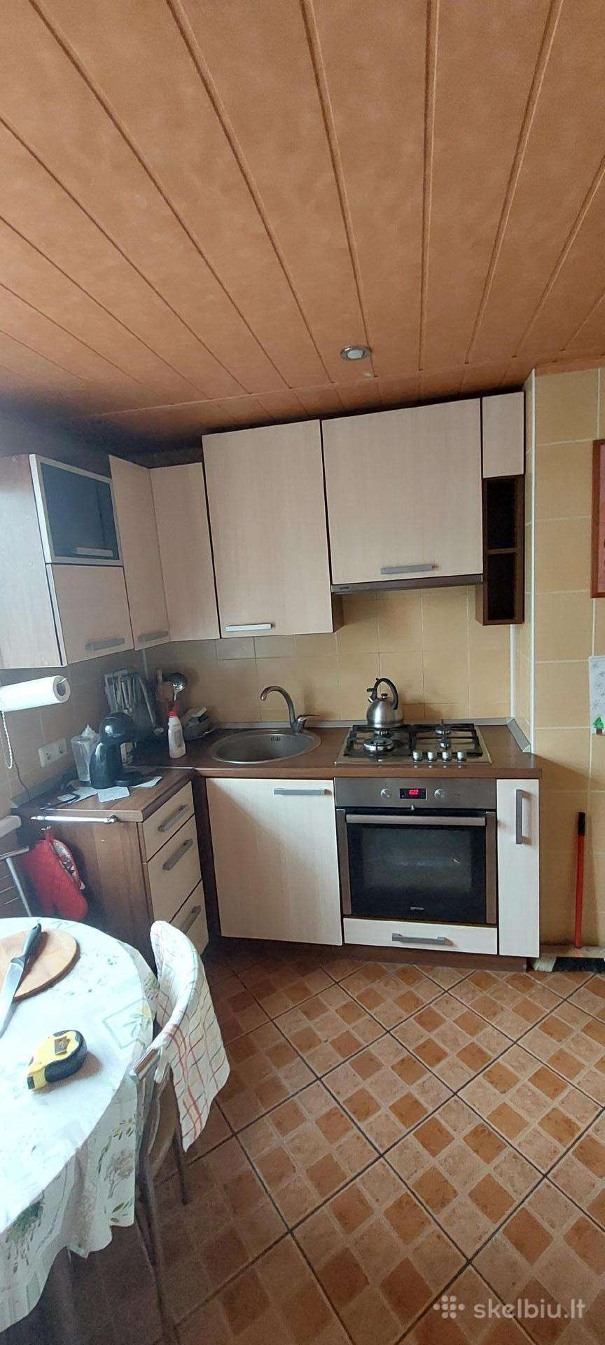 Parduodamas naudotas virtuvės baldų komplektas.
