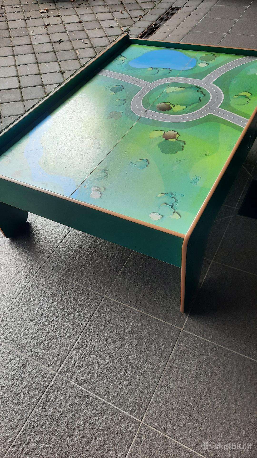 Vaikiškas stalas žaidimams