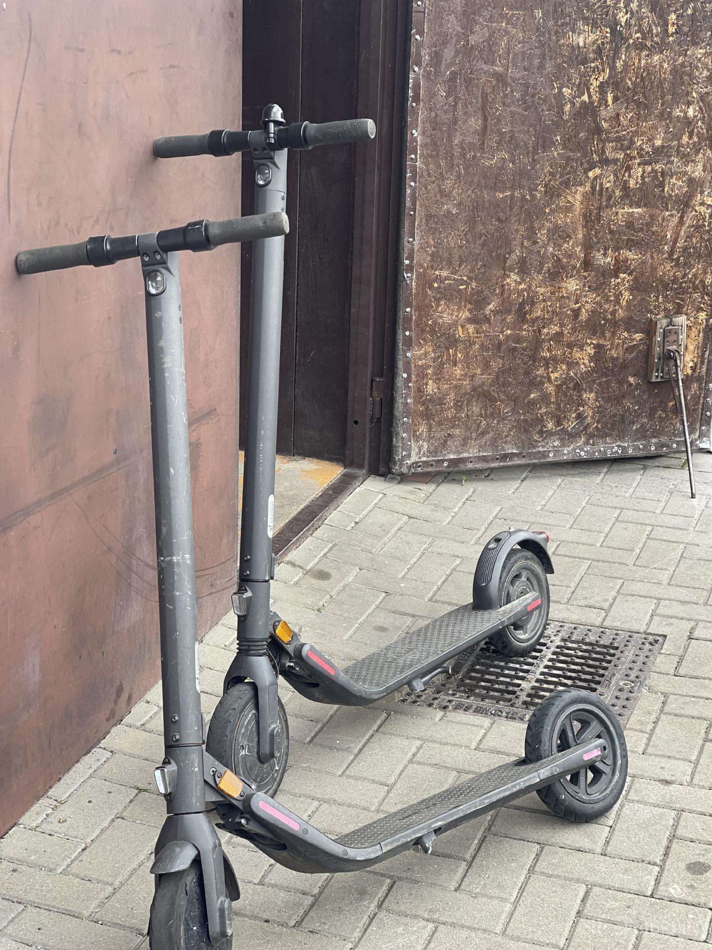 Parduodami 2 elektriniai paspirtukai segway