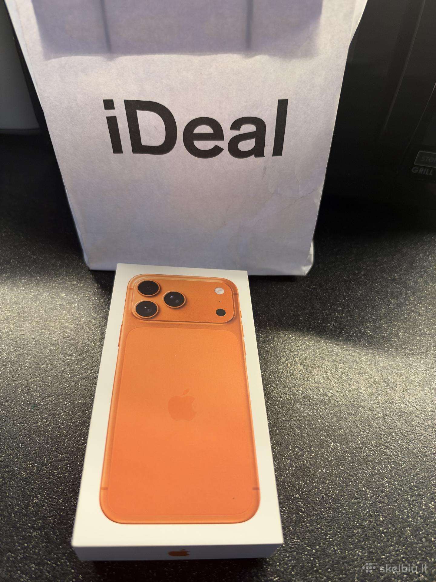 iPhone 17 pro max cosmic Orange 256gb