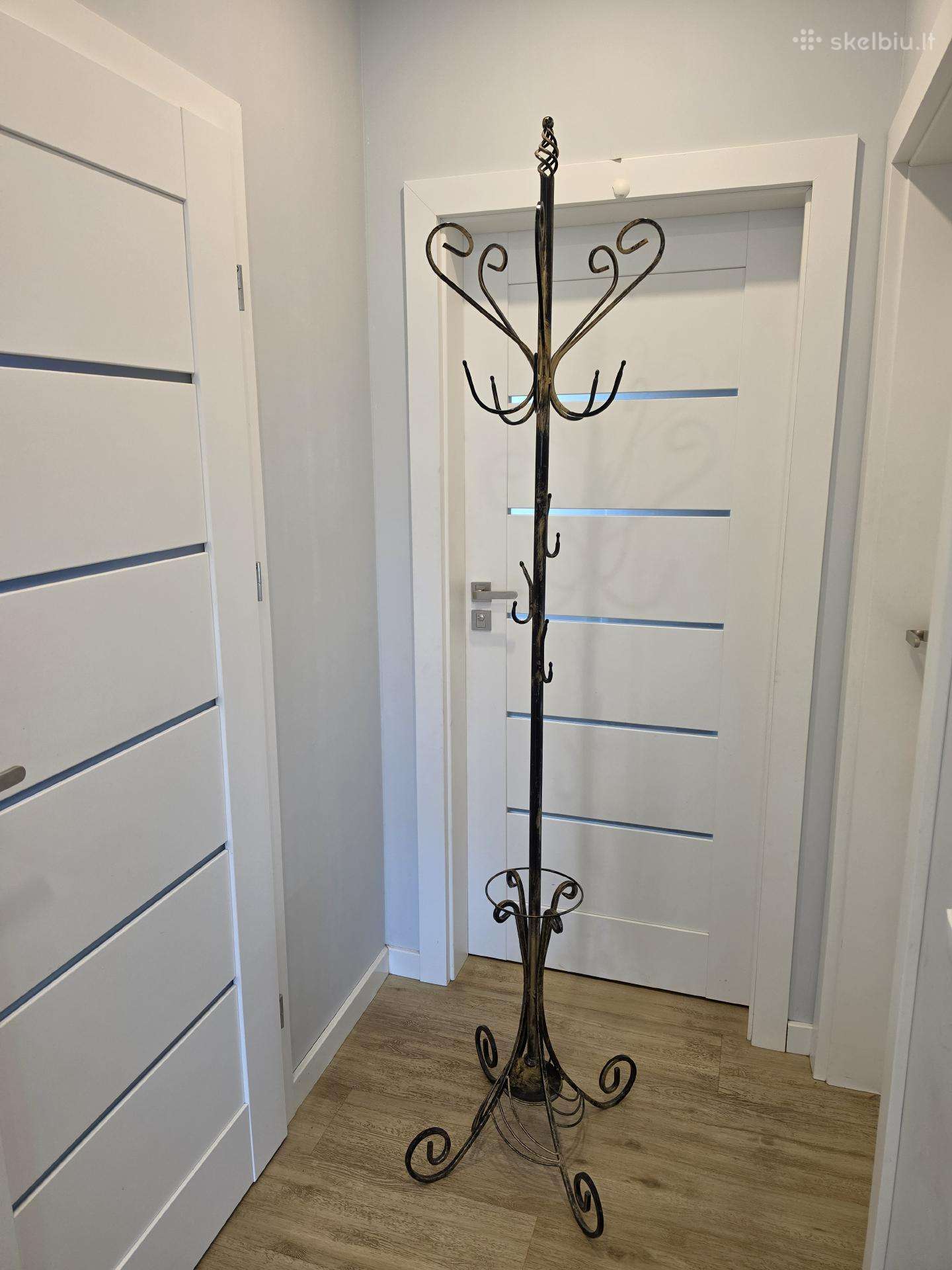 Metalinė rūbų kabykla