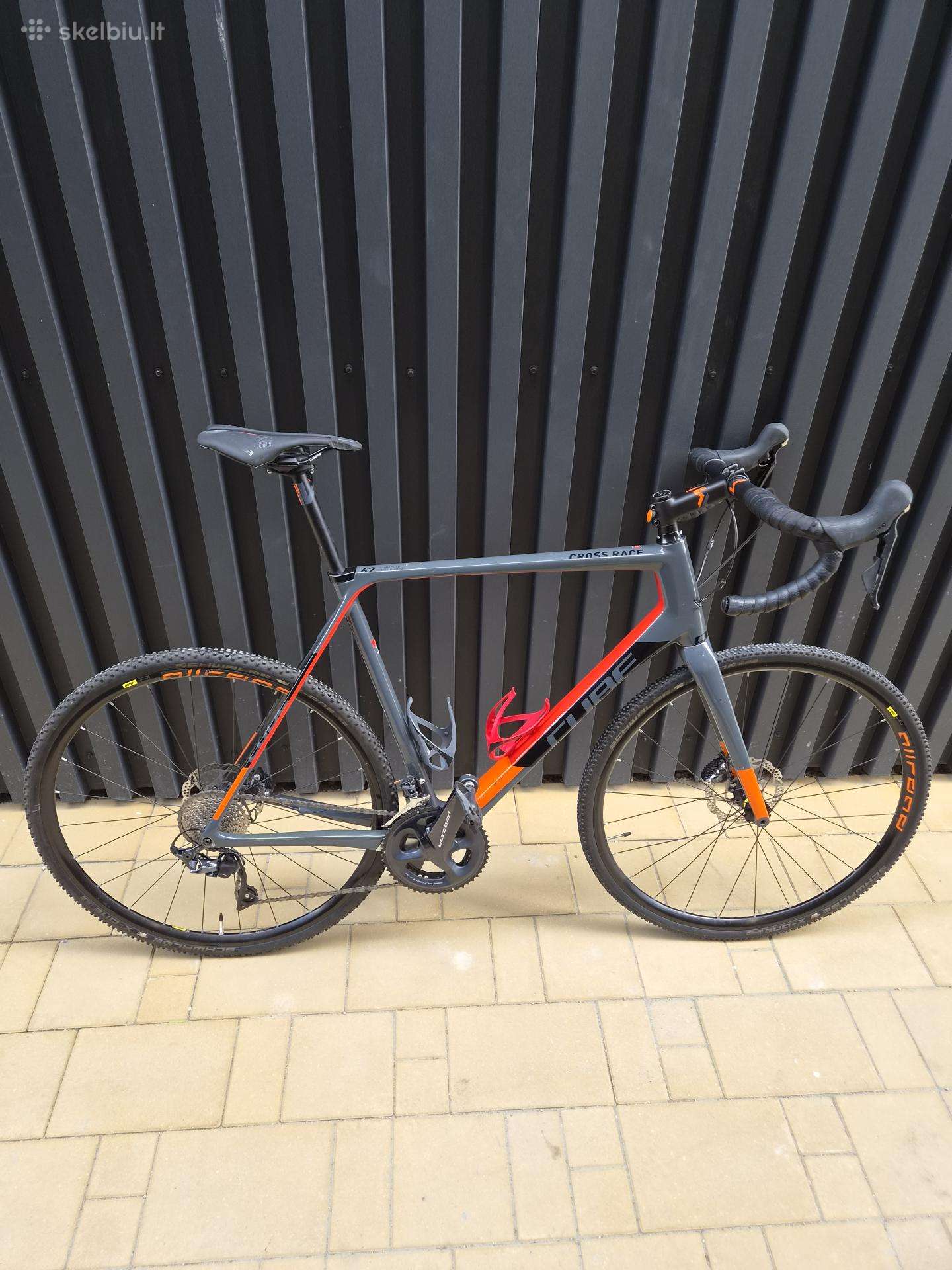 Cube cross race