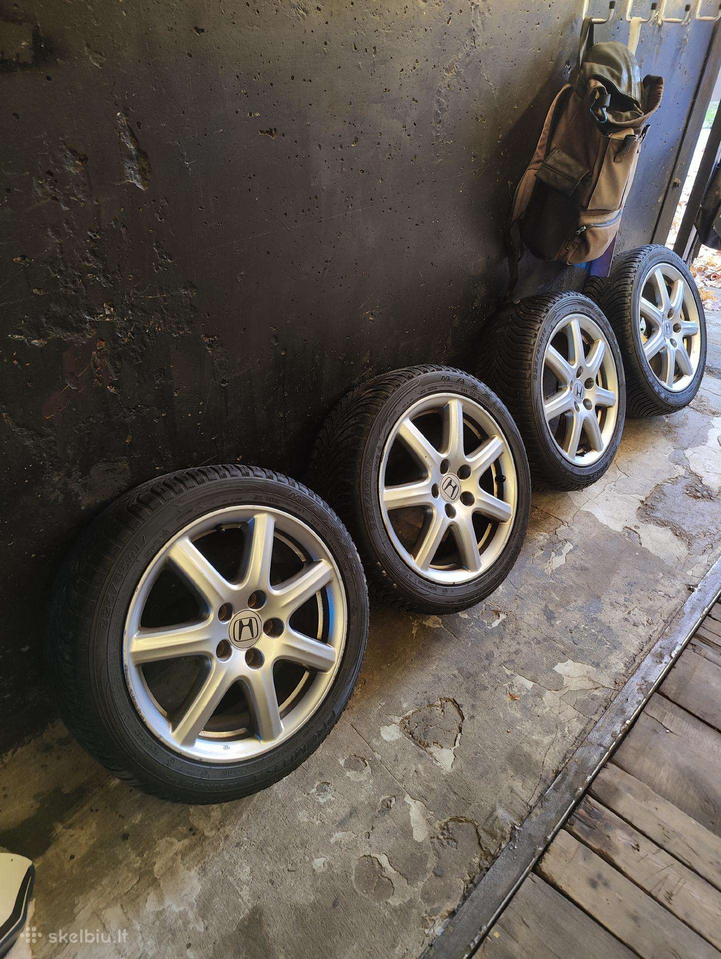 Honda r17 ratai su žieminėm padangom