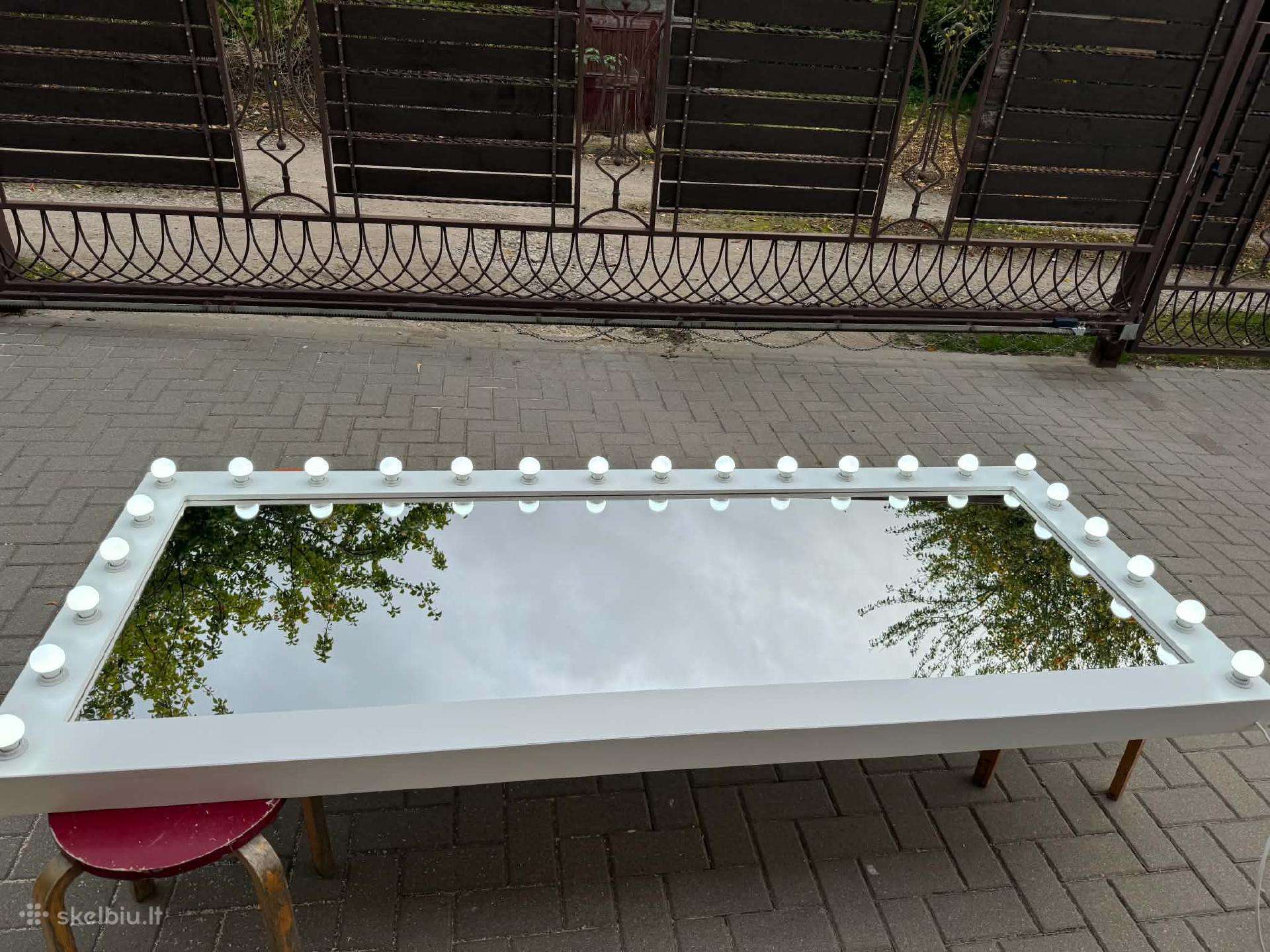 Parduodamas Makiazo veidrodis