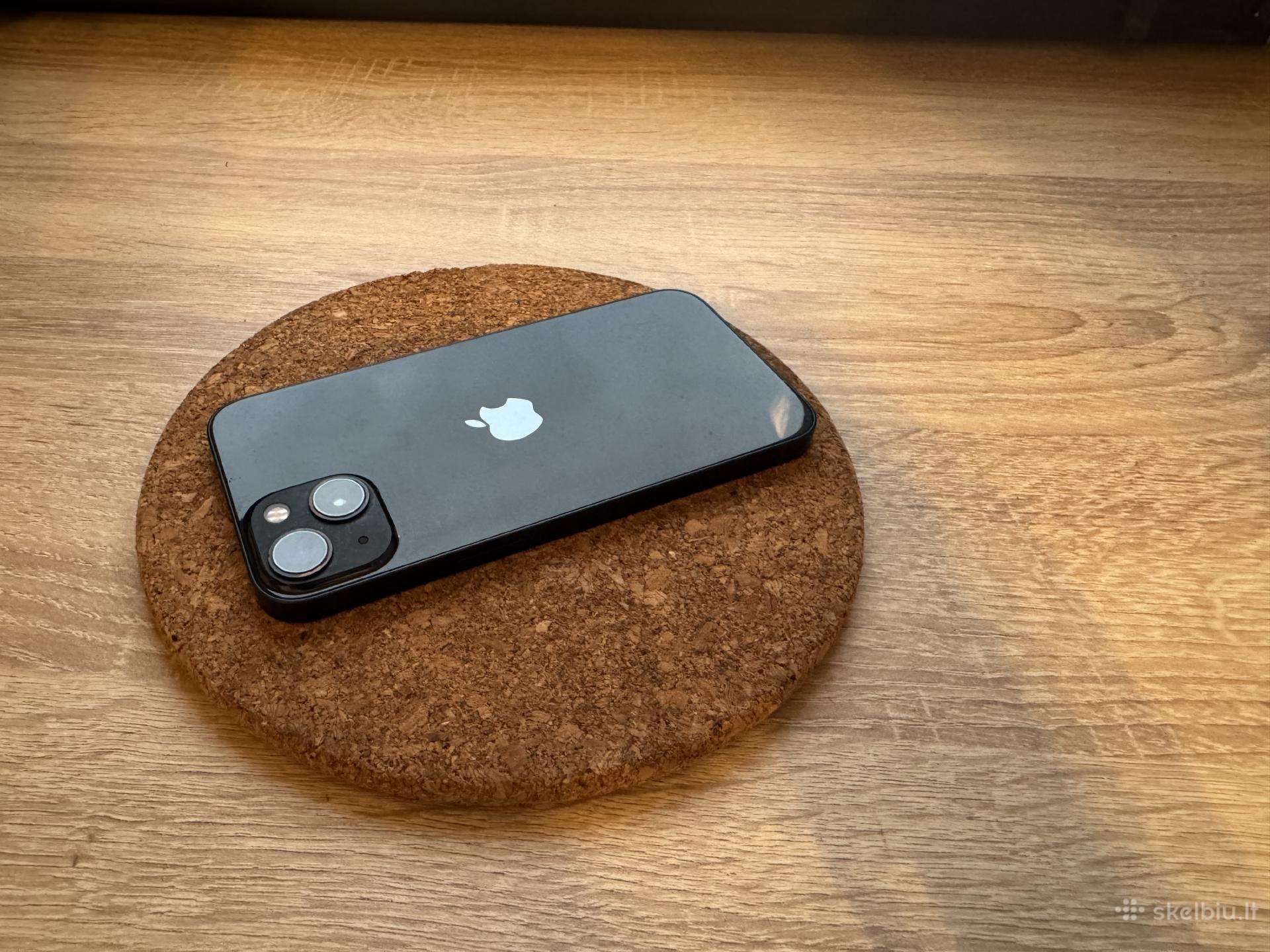 Apple iPhone 13 midnight blue