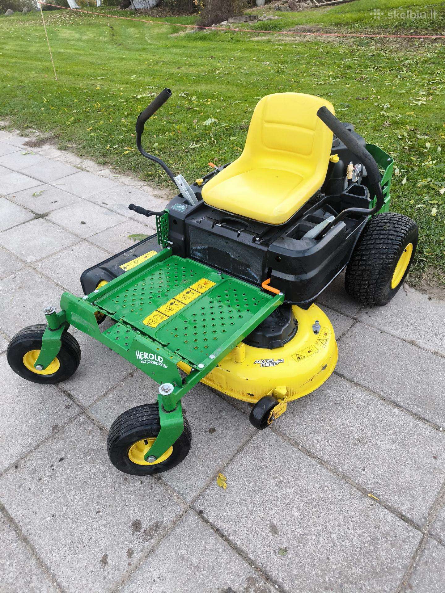 Vejos traktorius John Deere z335e