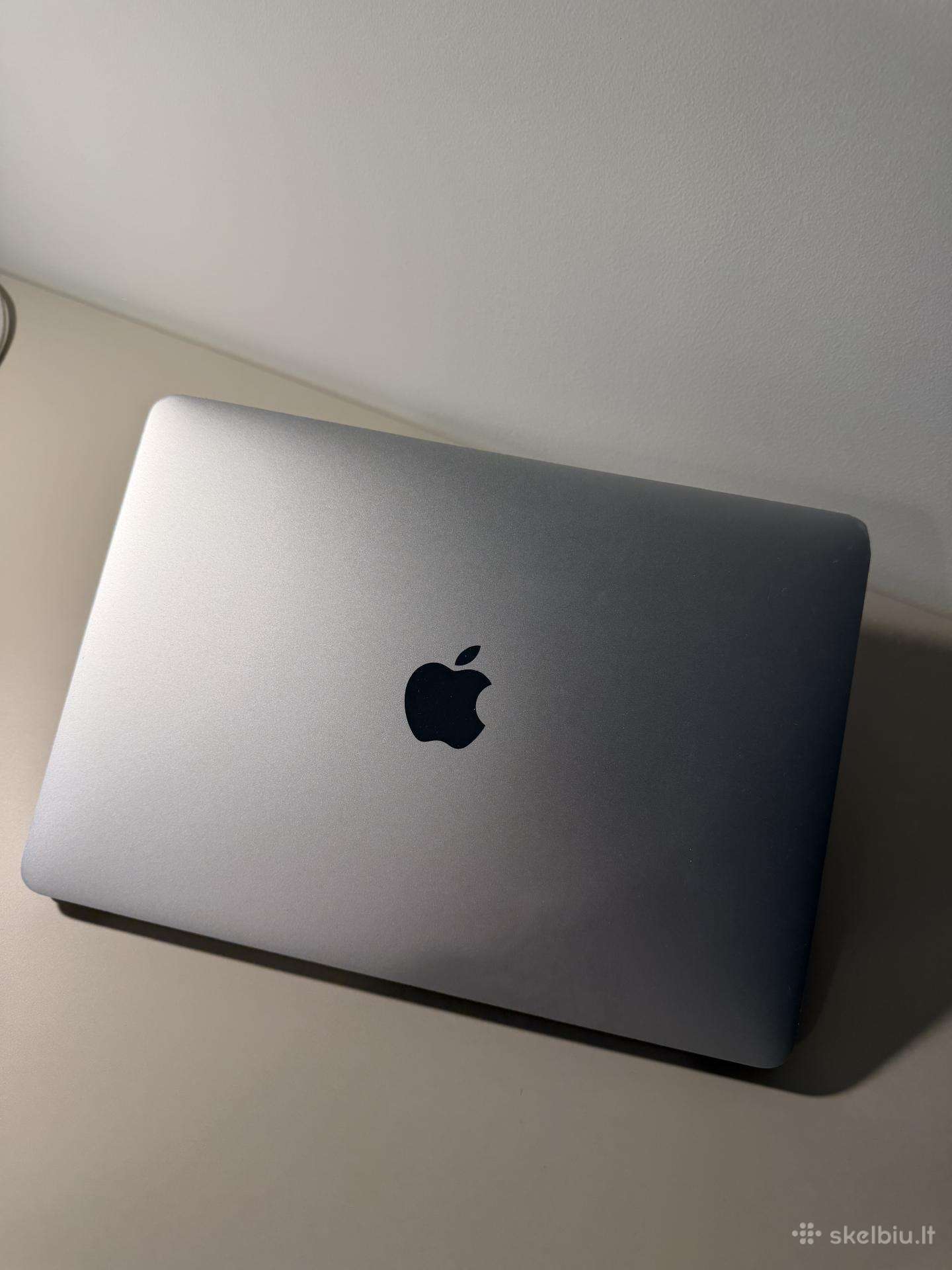 Apple MacBook