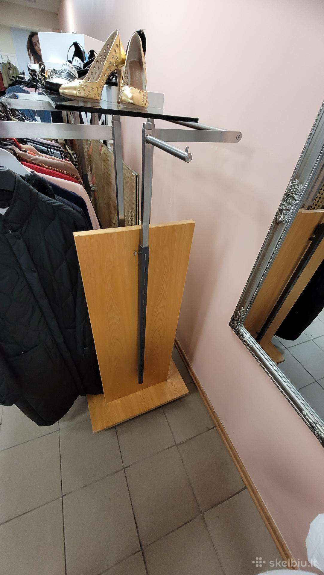 Prekybinės kabyklos rūbams