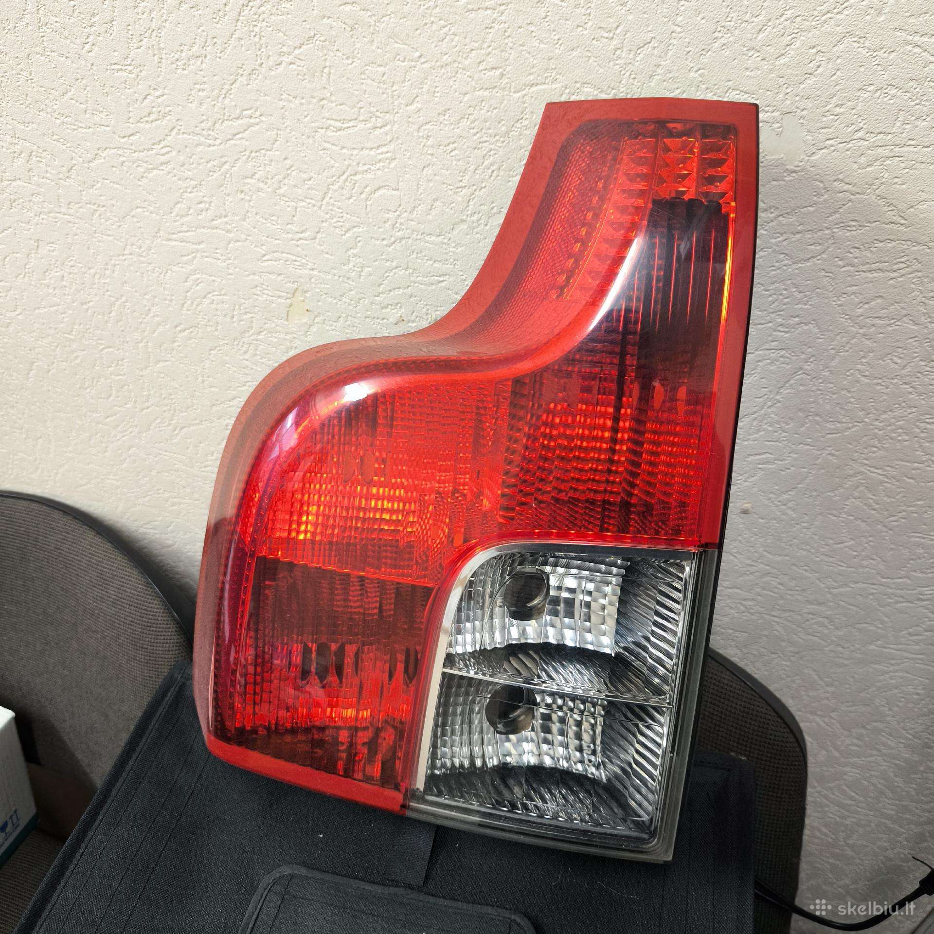 Volvo Xc90 Galinis kairės pusės žibintas 30678989