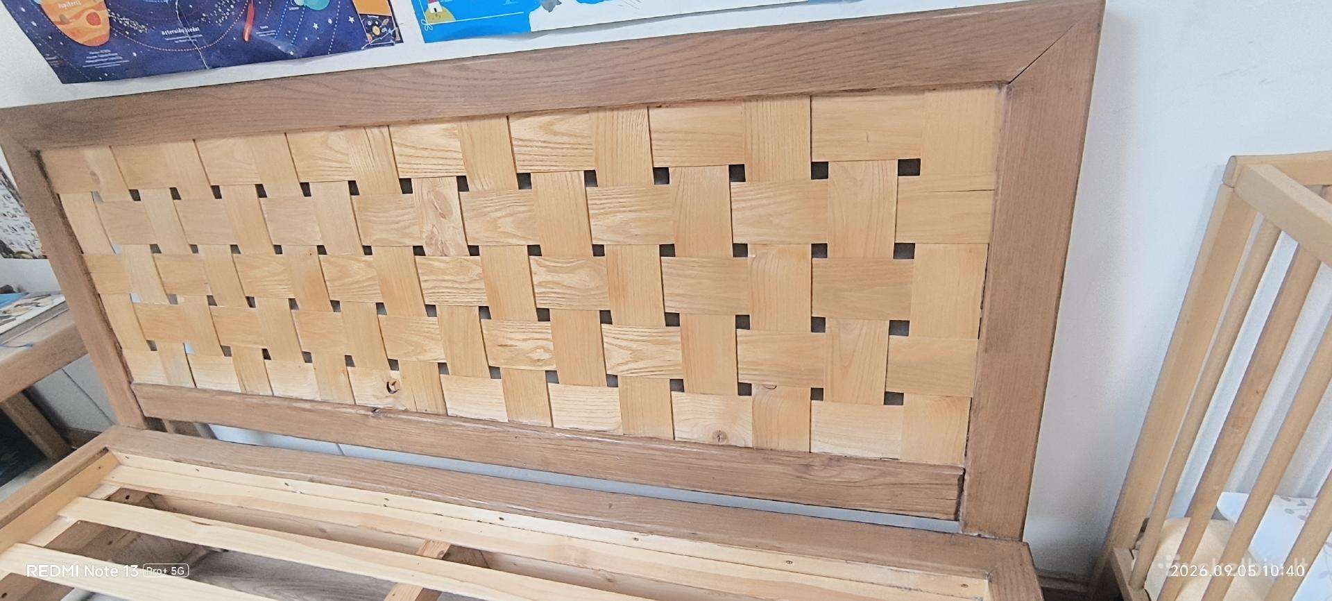 Rankų darbo Lova iš uosio su matrasu 160 X 200