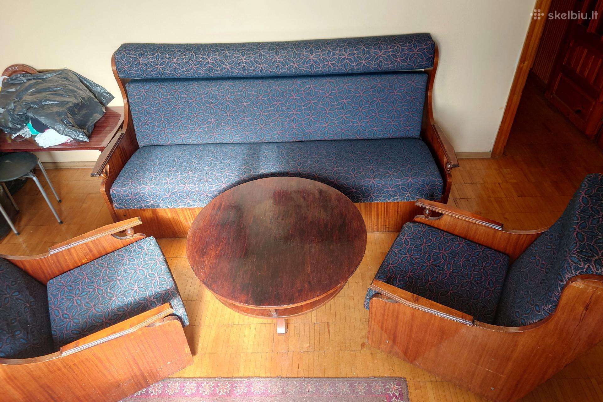 Senoviniai sofa, foteliai, staliukas