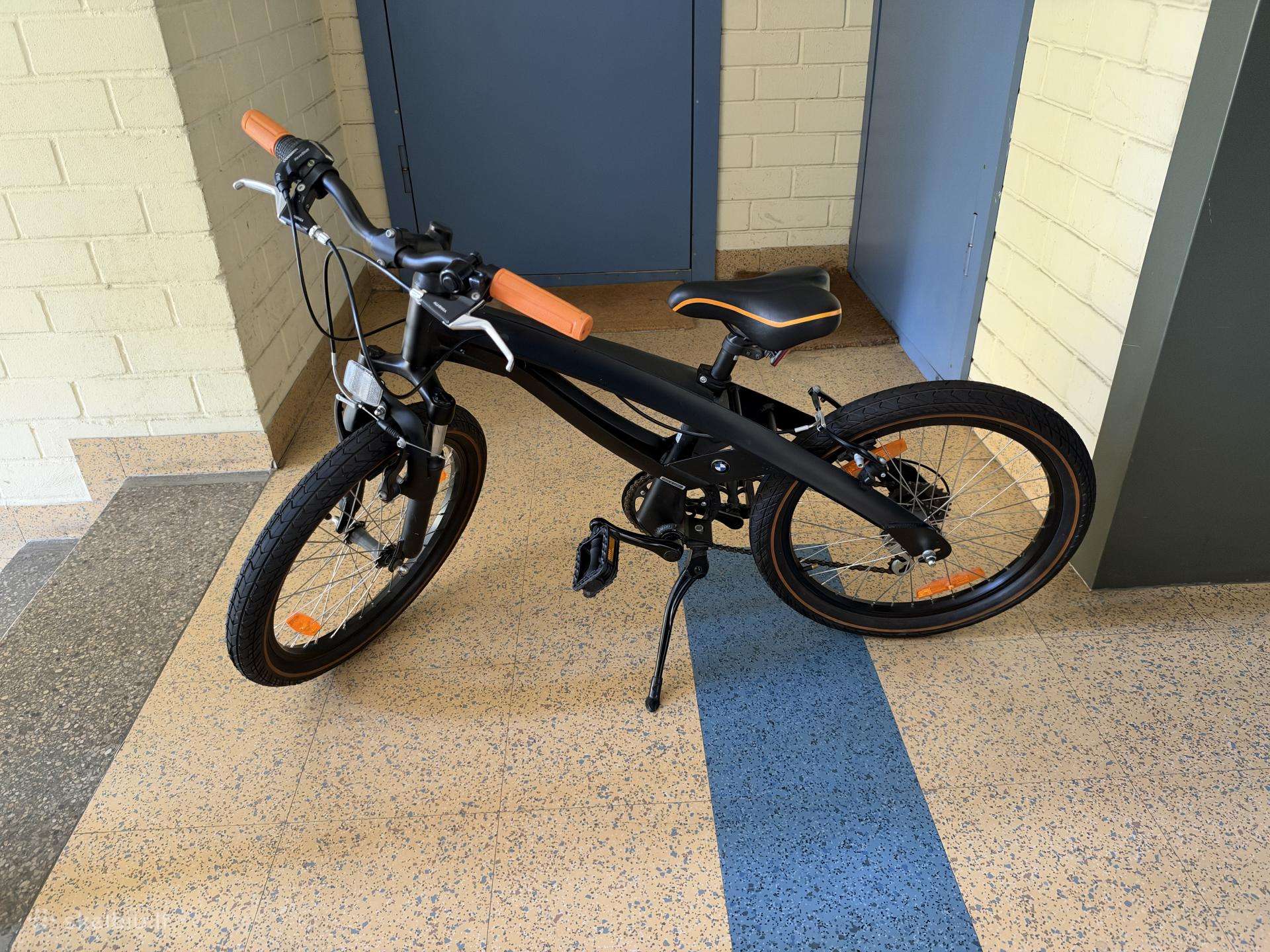 Bmw Cruise Bike Junior 20colių ratai