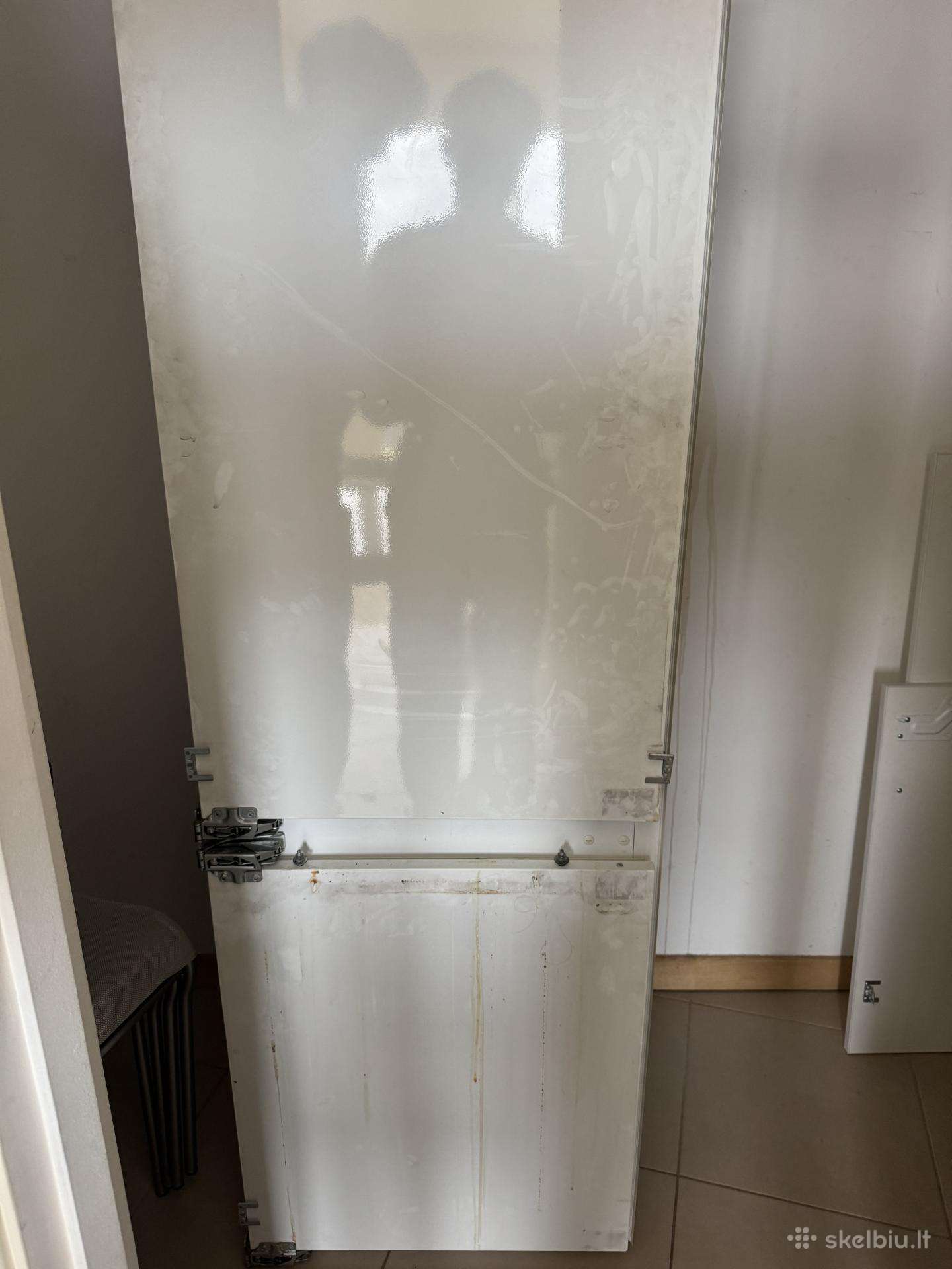 Parduodu įmontuojamą šaldytuvą