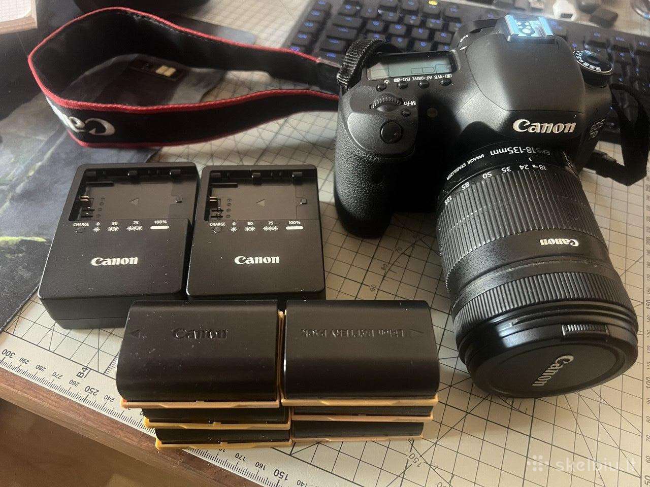 Canon 7d + 18-135 Kit + 6 Baterijos 2x Pakrovejai.