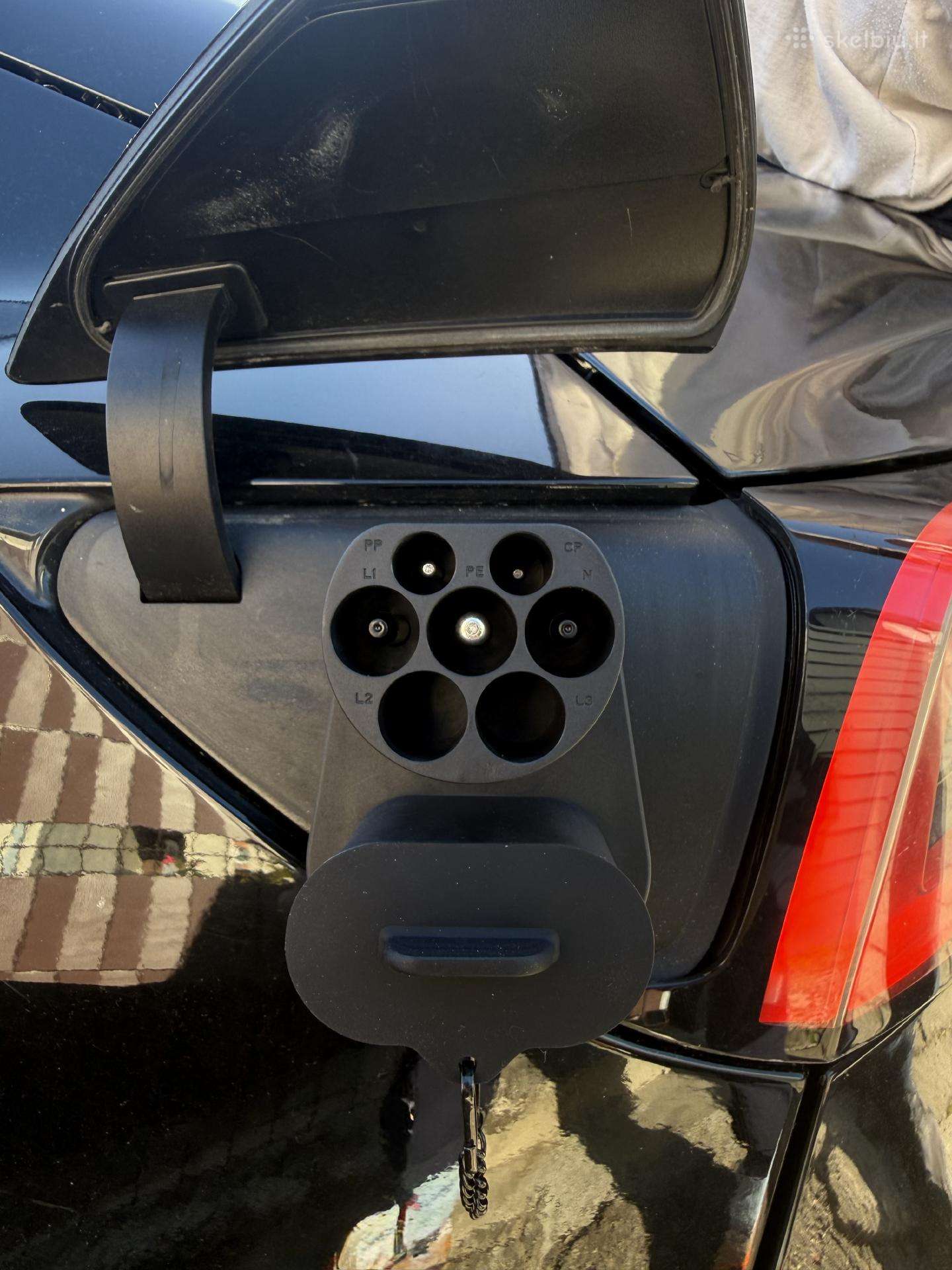 Tesla universalus krovimo adapteris iki 500 A