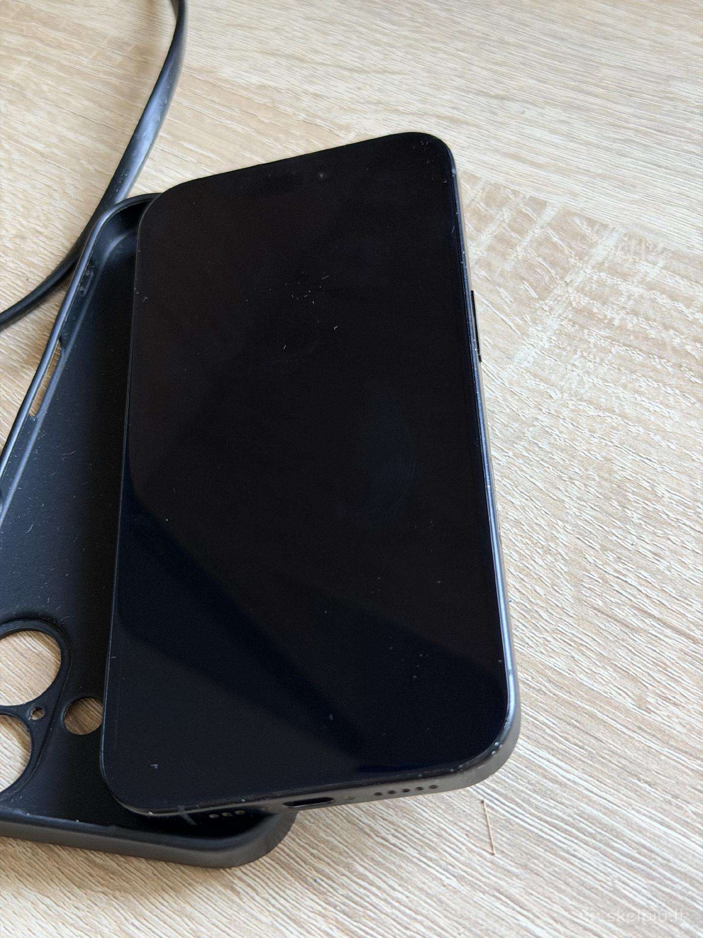 Juodas iPhone 16 128gb