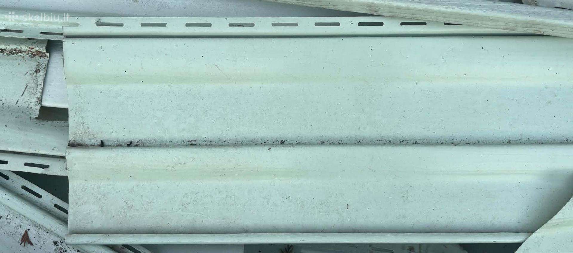 Parduodamos dėvėtos lauko plastikinės lentelės.