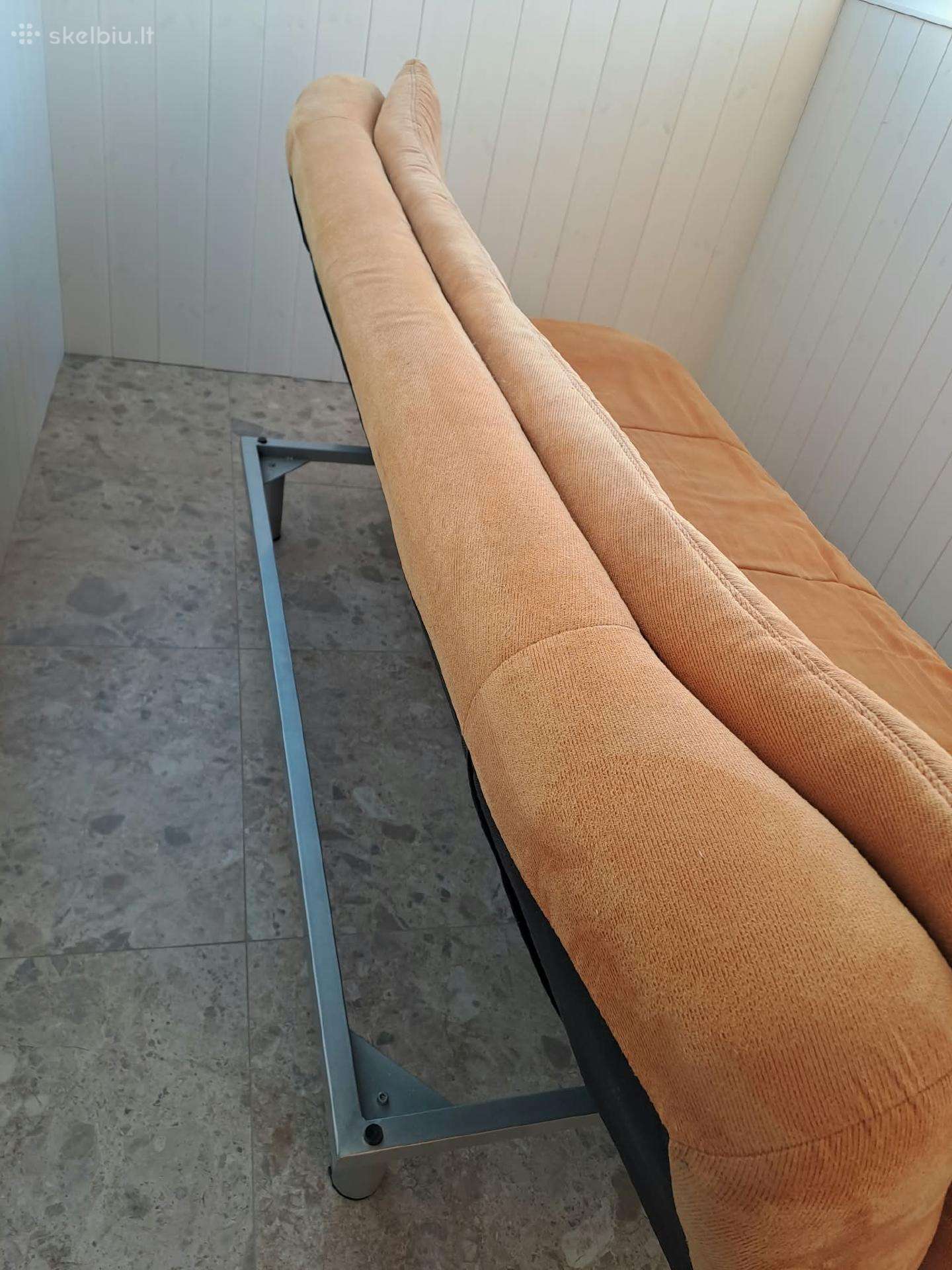 Sofa lova, išskleidžiamu mechanizmu.