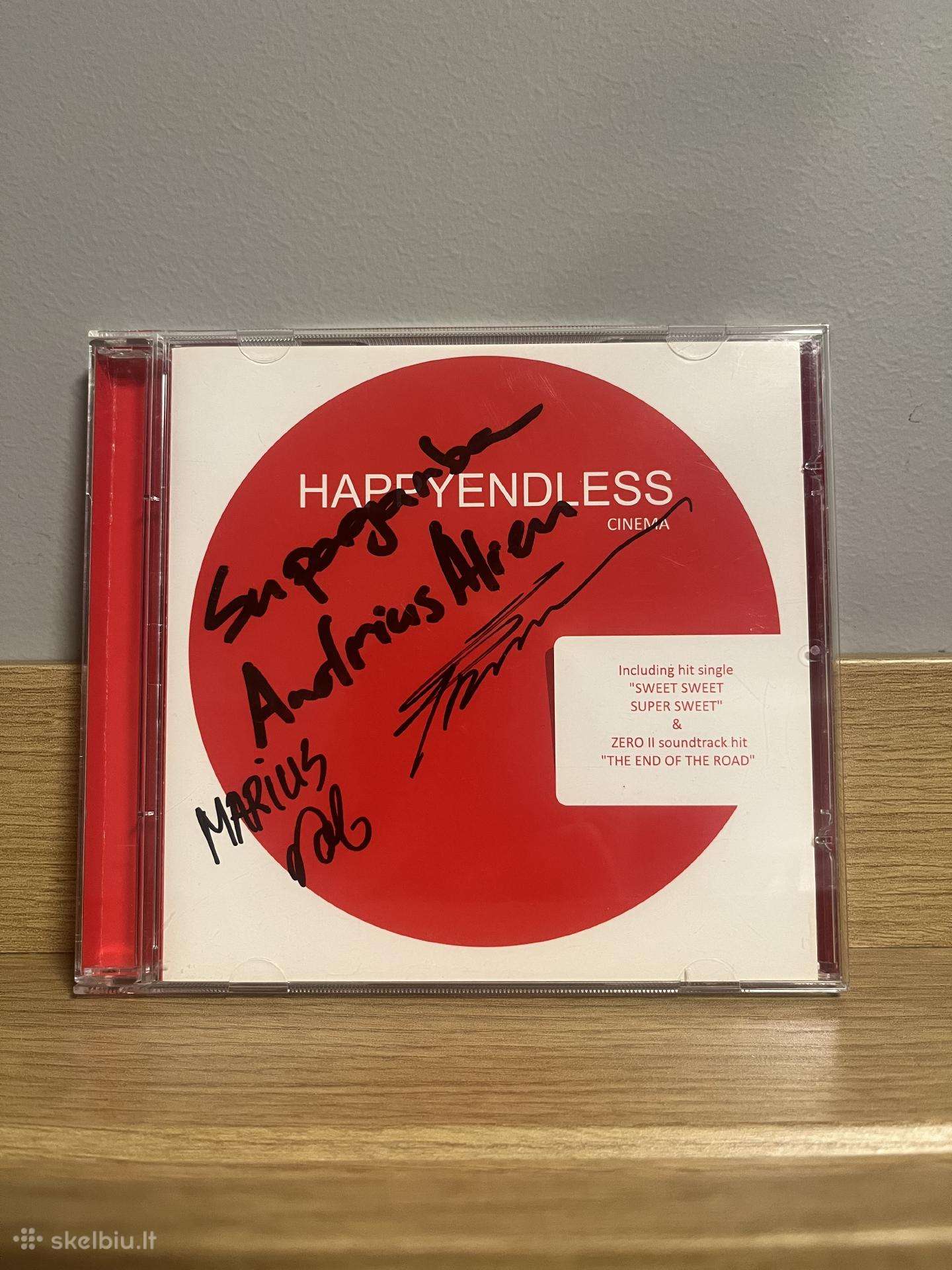 Happyendless Cinema su visų narių autografais!