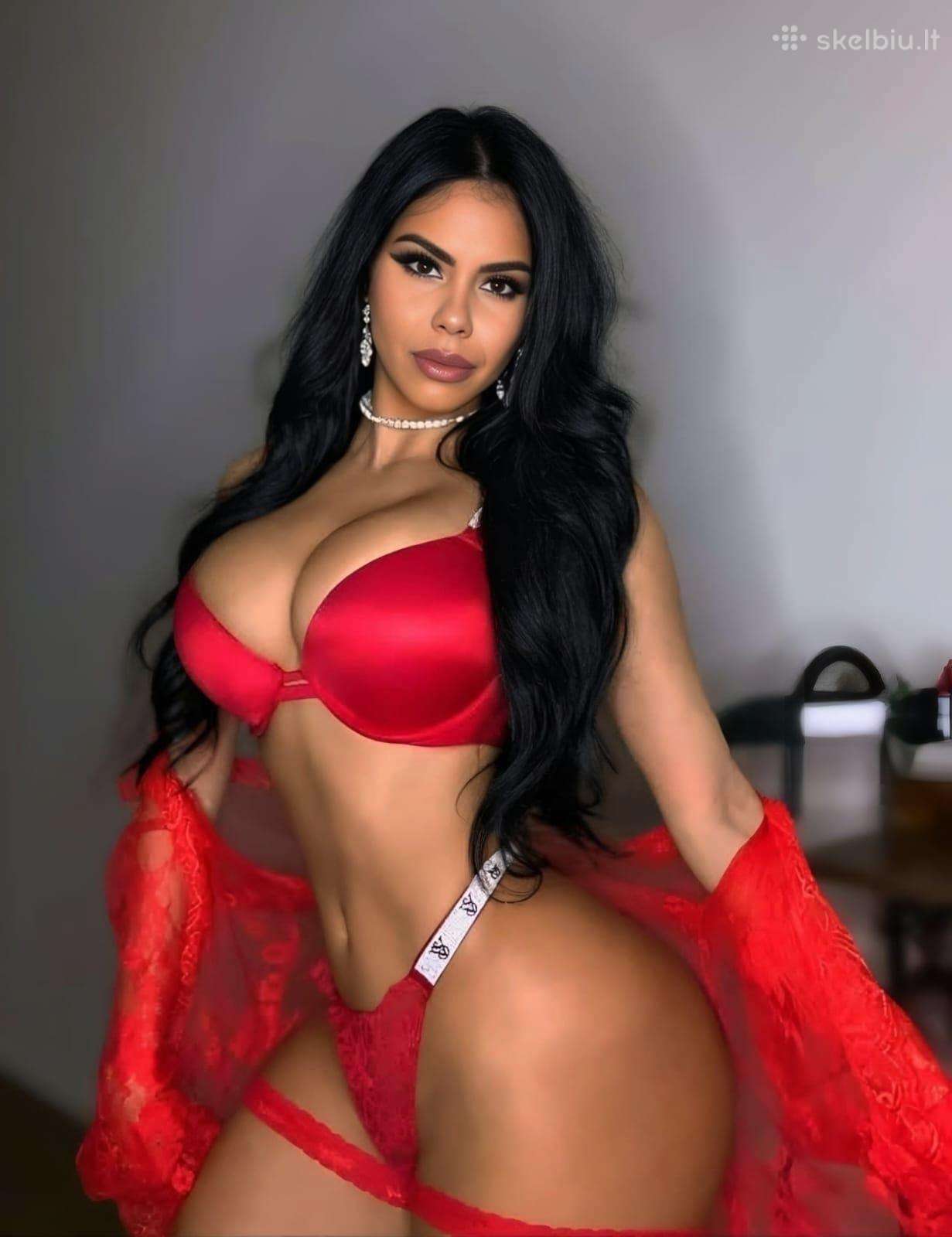 100% real Latina woman