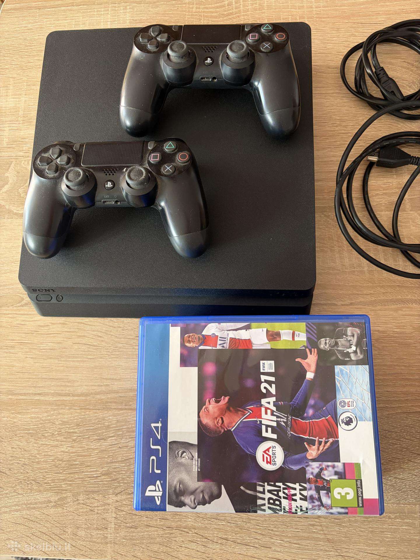 Ps4 slim 500gb 2 pultai 6 žaidimai!