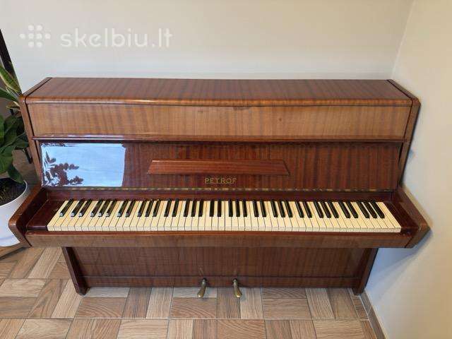 Pianinas Petrof