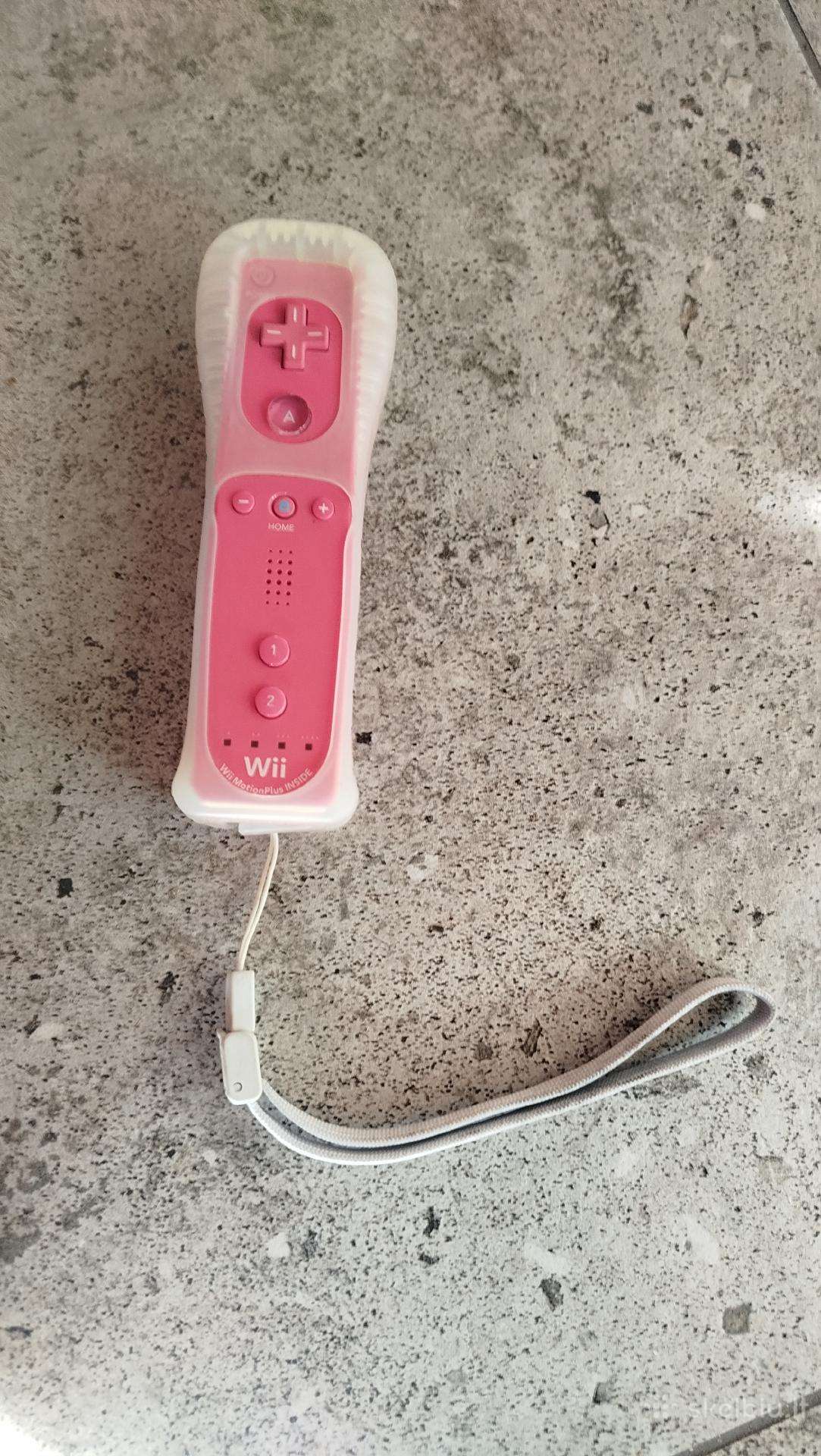 Nintendo Wii Remote plus pultelis