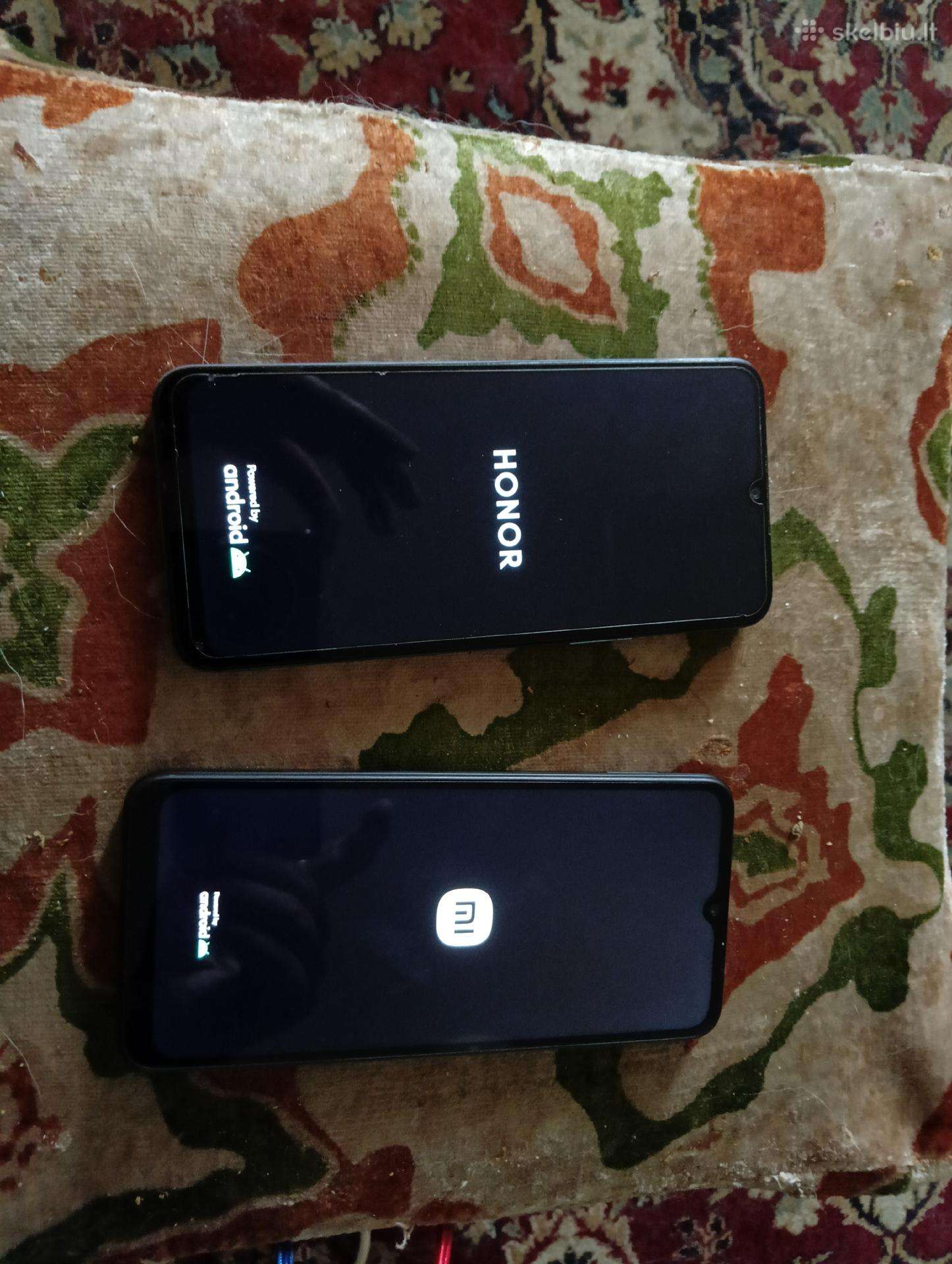 Du mobeleji telefonai