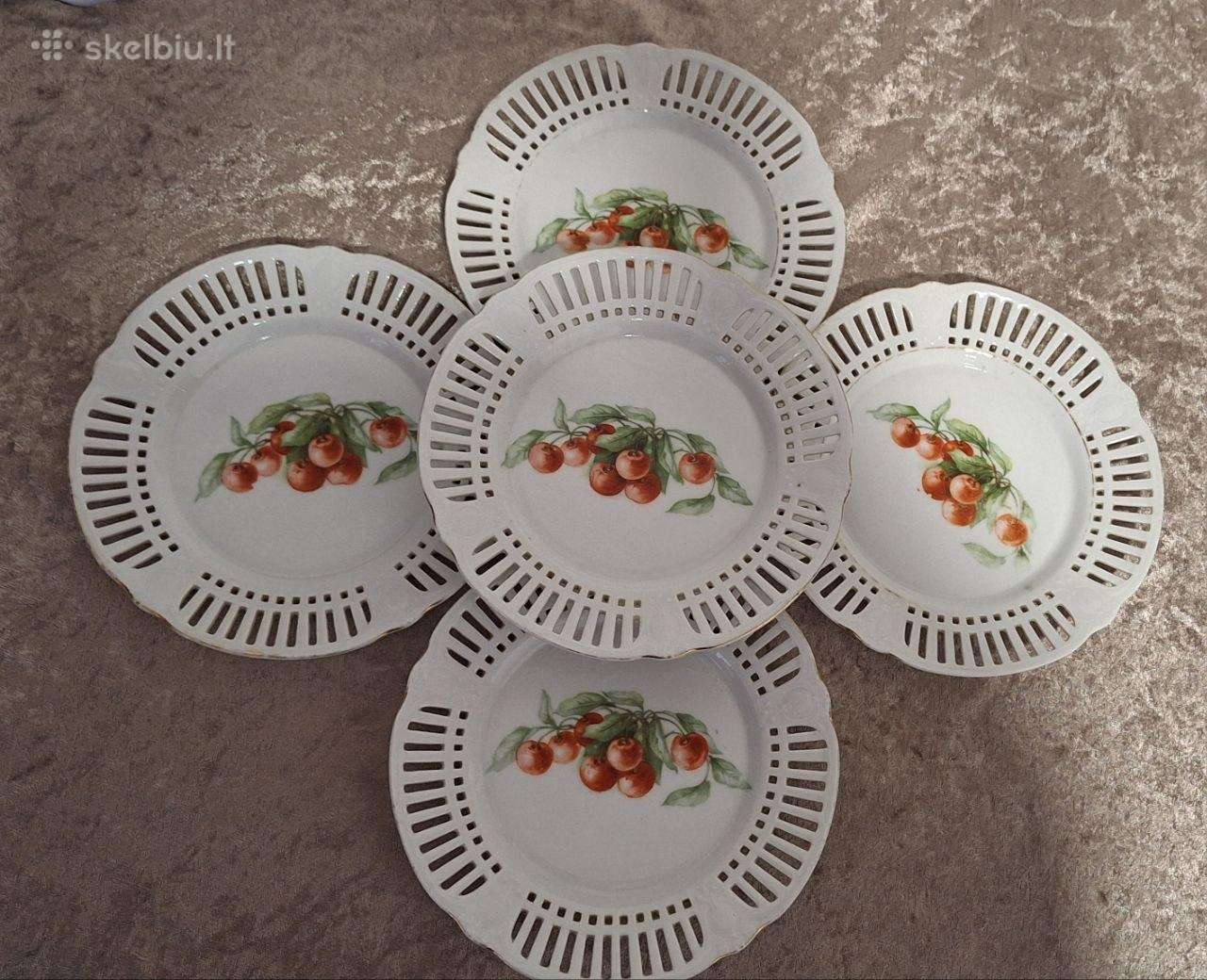 Vintažinių lėkščių rinkinys.