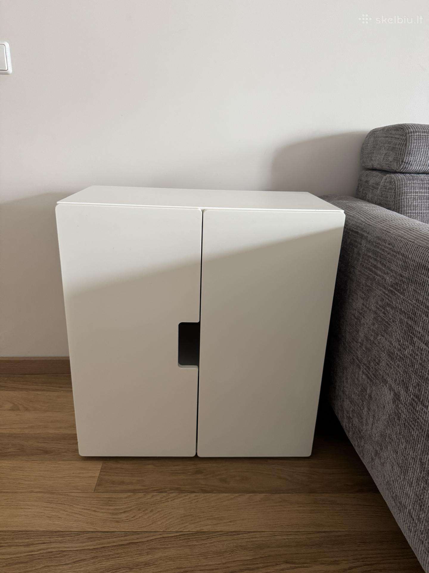 Balta Ikea spintelė su dvejomis durelėmis