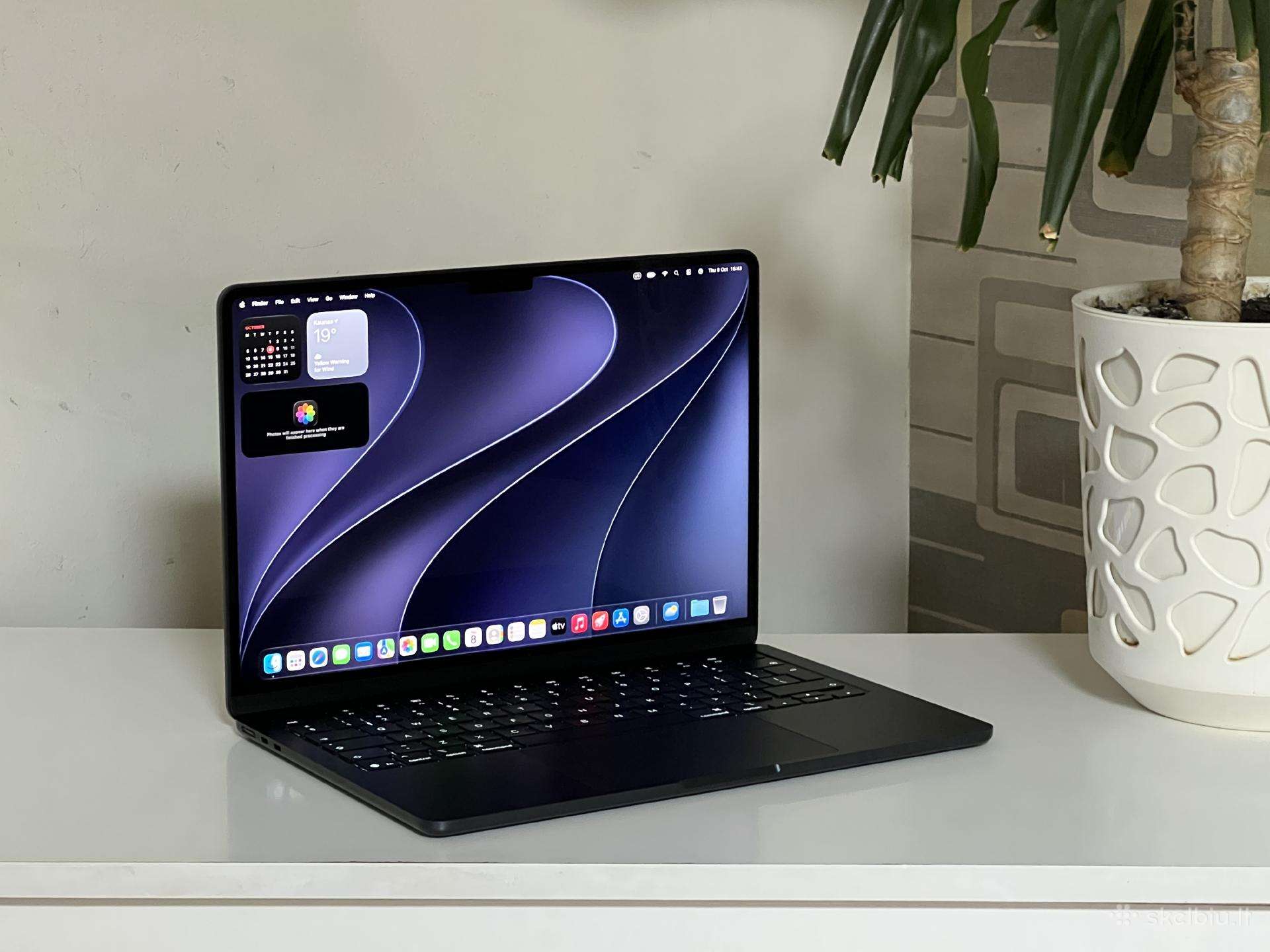 Parduodamas MacBook Air 13 su Apple M4, 16gb/256gb