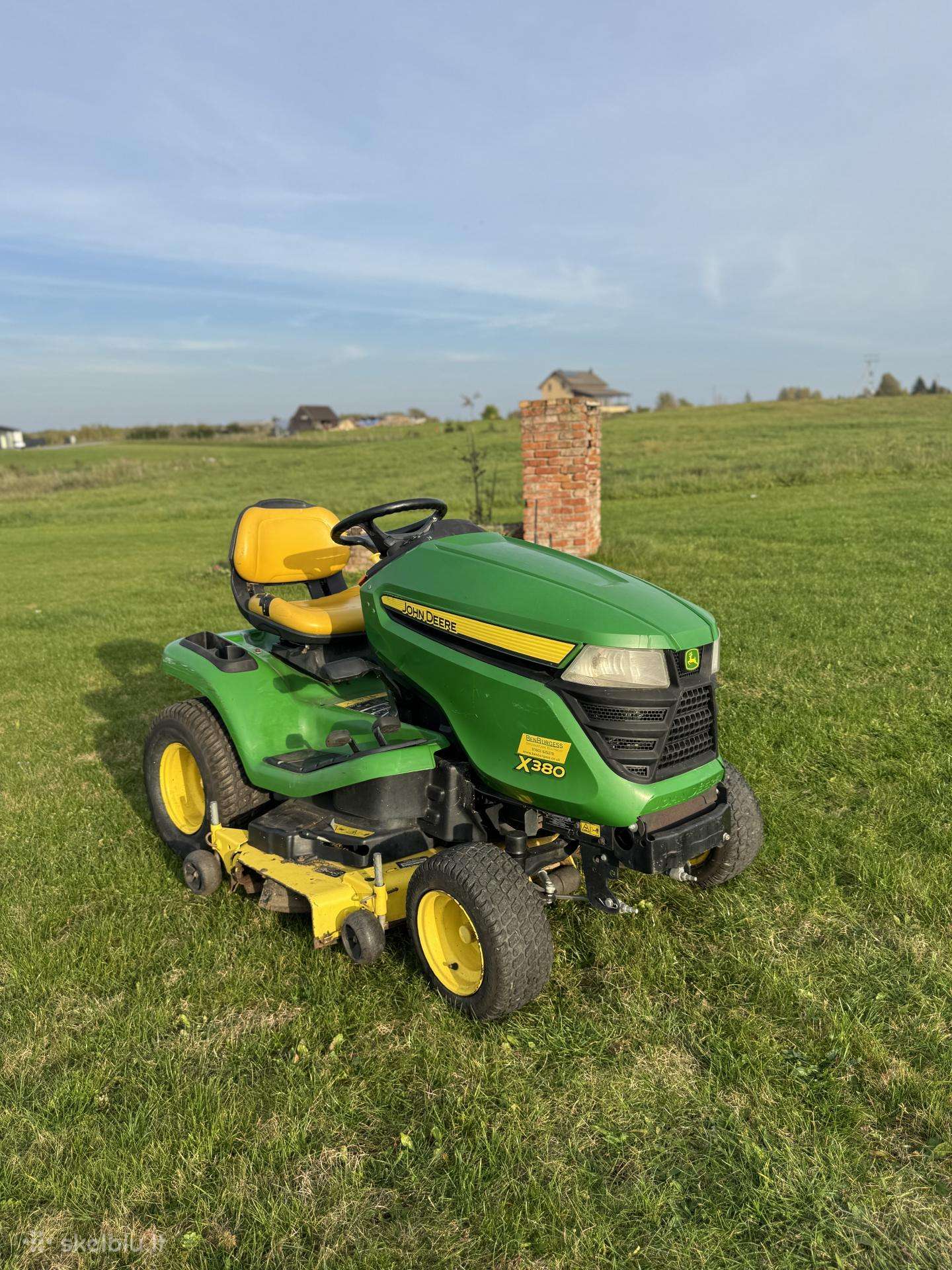 John Deere x380