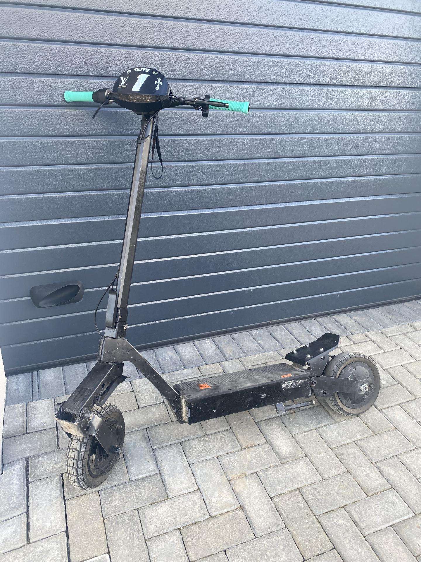 Elektrinis paspirtukas kukurin g2
